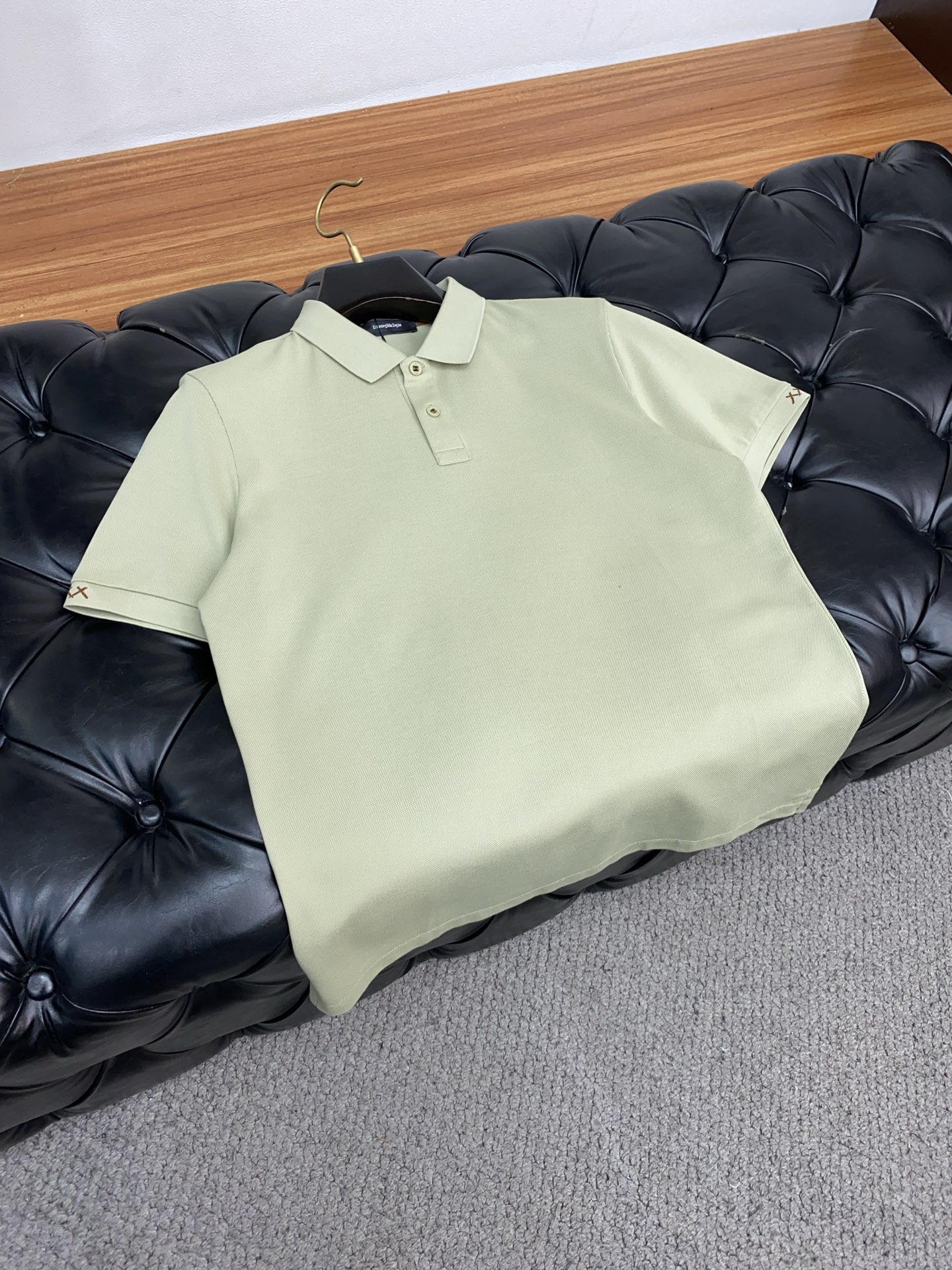  杰尼亚 2025春夏新品细纹珠地商务Polo，极简的衣身造型！
顶级针织棉质混纺质地 整体的触感极为舒