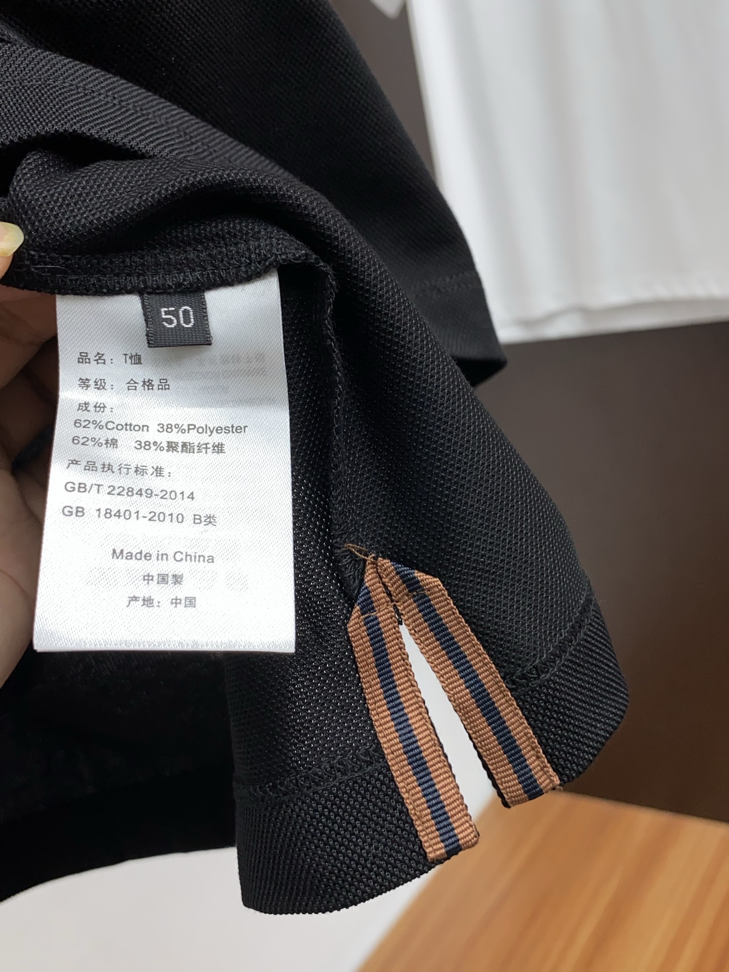  杰尼亚 2025春夏新品细纹珠地商务Polo，极简的衣身造型！
顶级针织棉质混纺质地 整体的触感极为舒