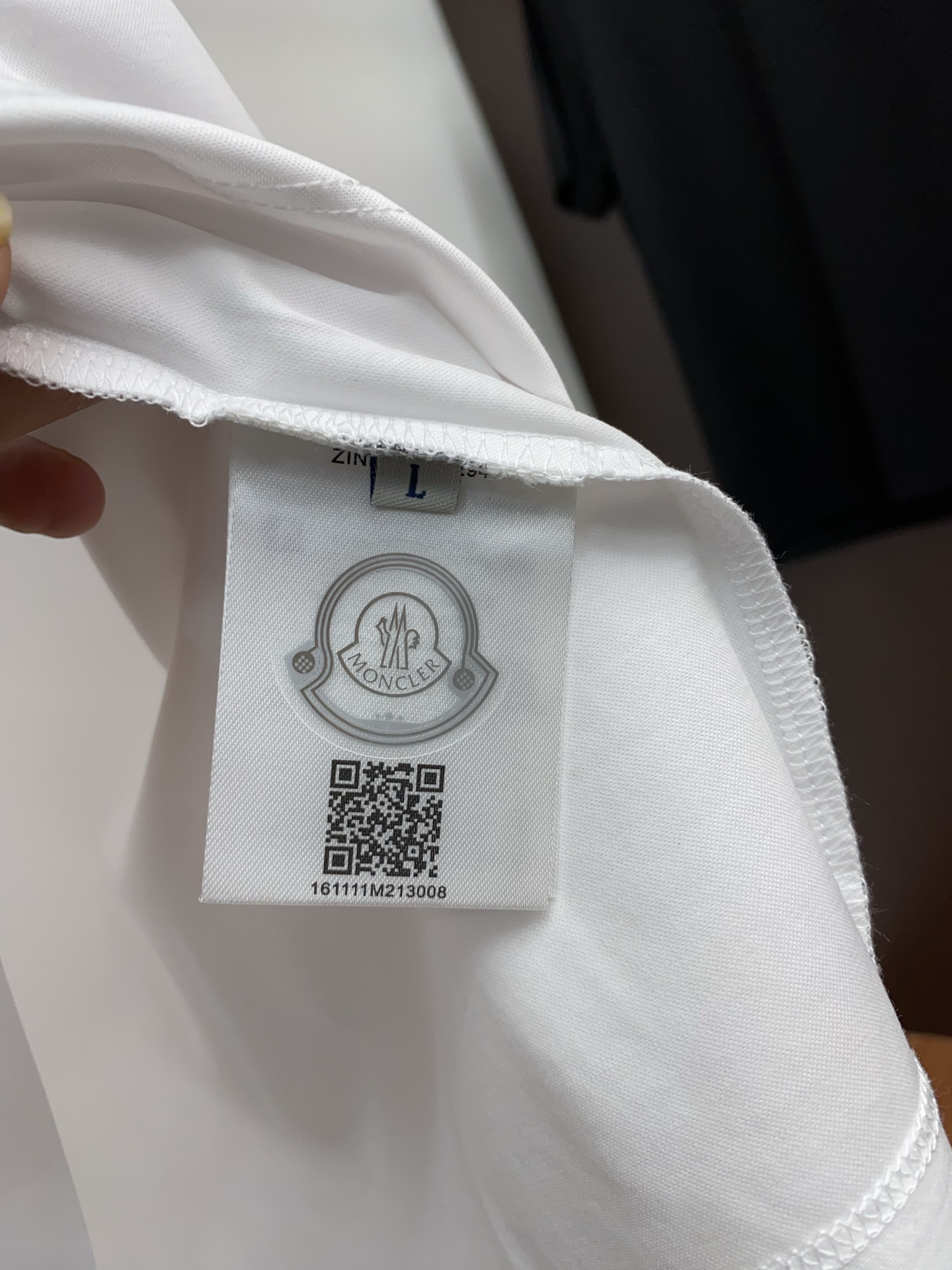  蒙口 2025春夏新款首发专柜最新款圆领短袖 高端订制 设计前卫时尚！品牌logo重工艺设计 高端定制