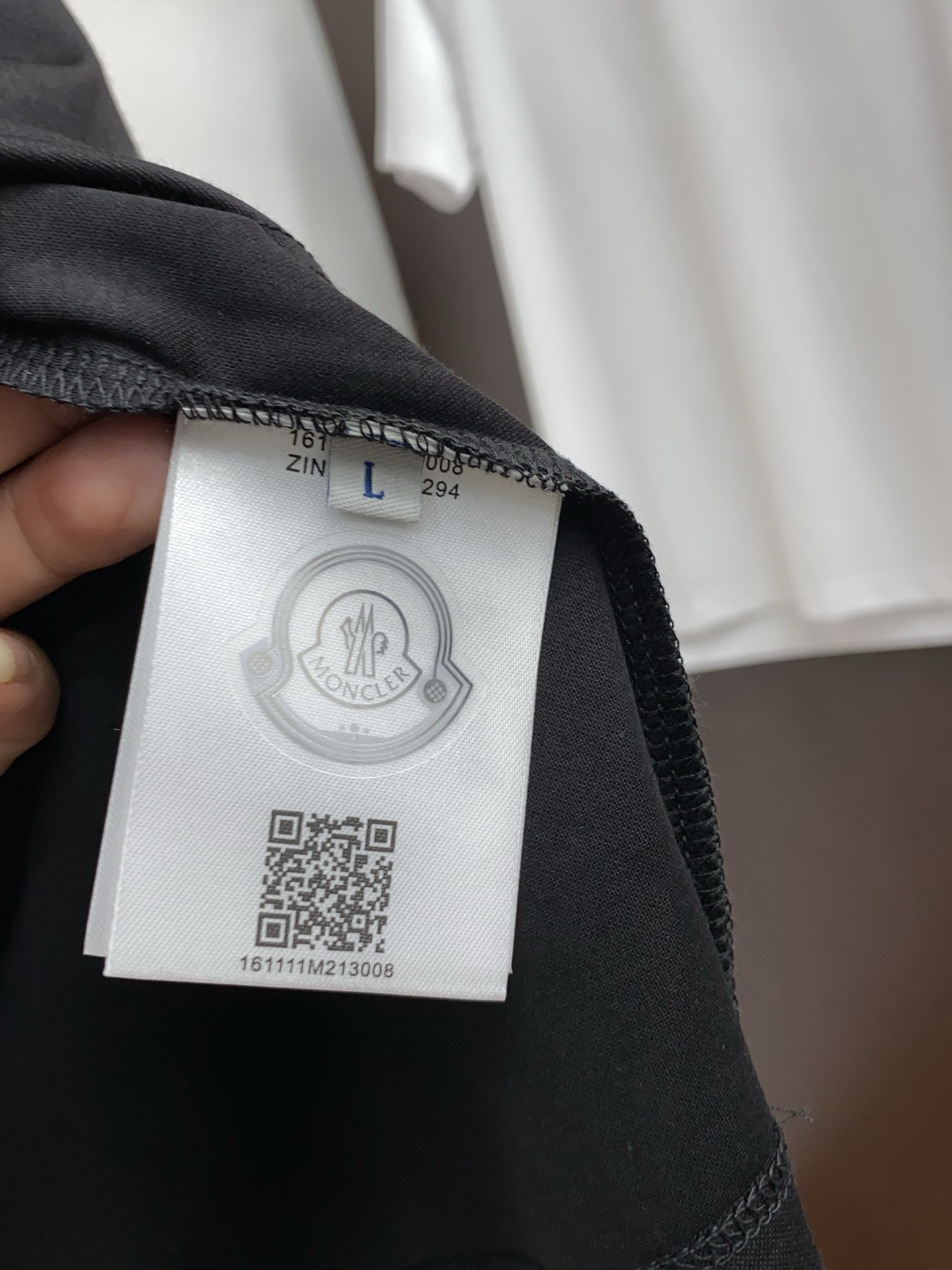  蒙口 2025春夏新款首发专柜最新款圆领短袖 高端订制 设计前卫时尚！品牌logo重工艺设计 高端定制