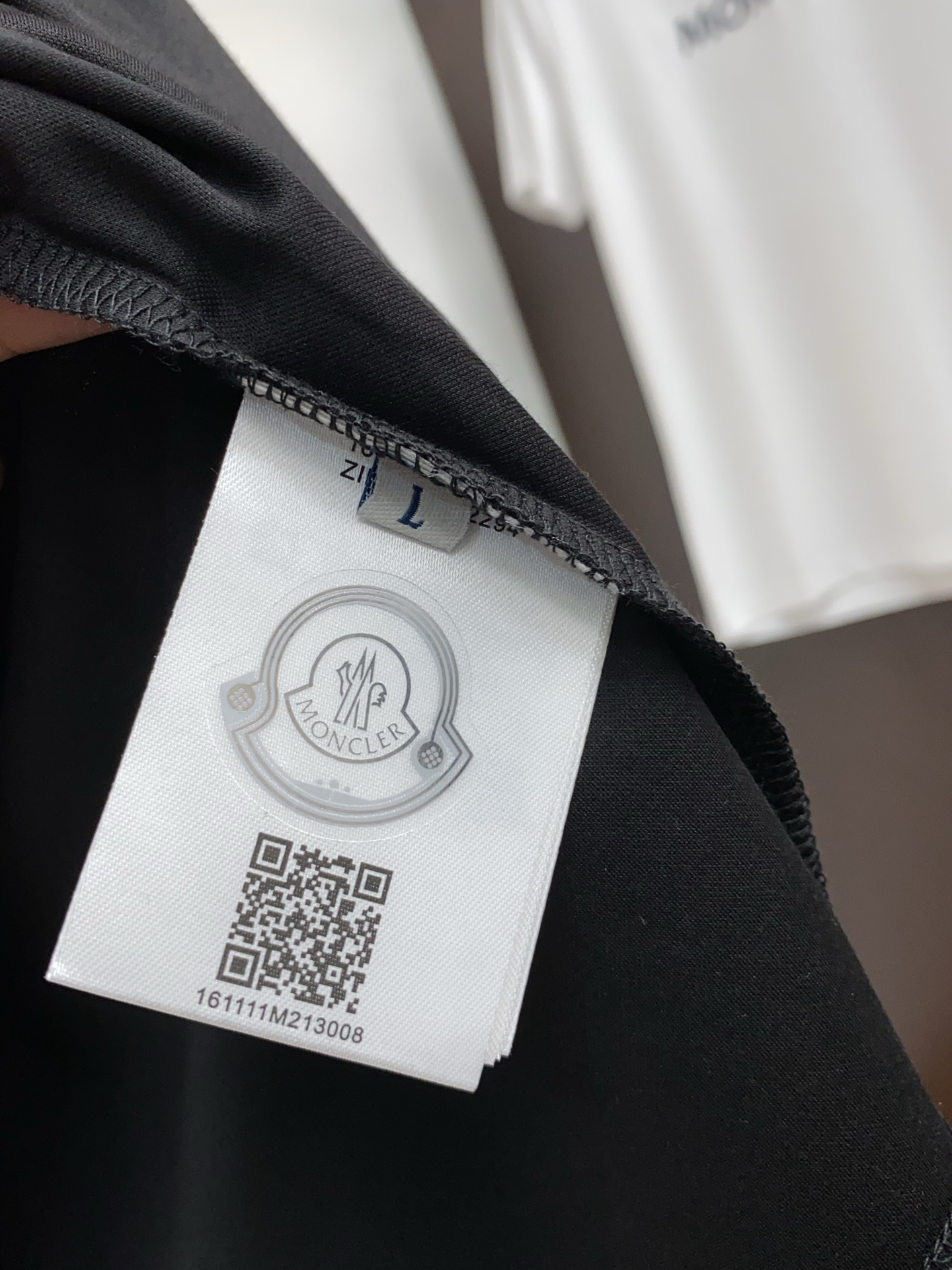  蒙口 2025春夏新款首发专柜最新款圆领短袖 高端订制 设计前卫时尚！品牌logo重工艺设计 高端定制