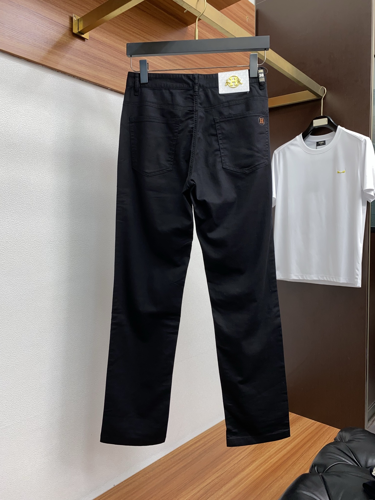 Urban Chic: High-End Spring/Summer Recreational Pocket Fashion with Fine Gold Accents - 图片 8