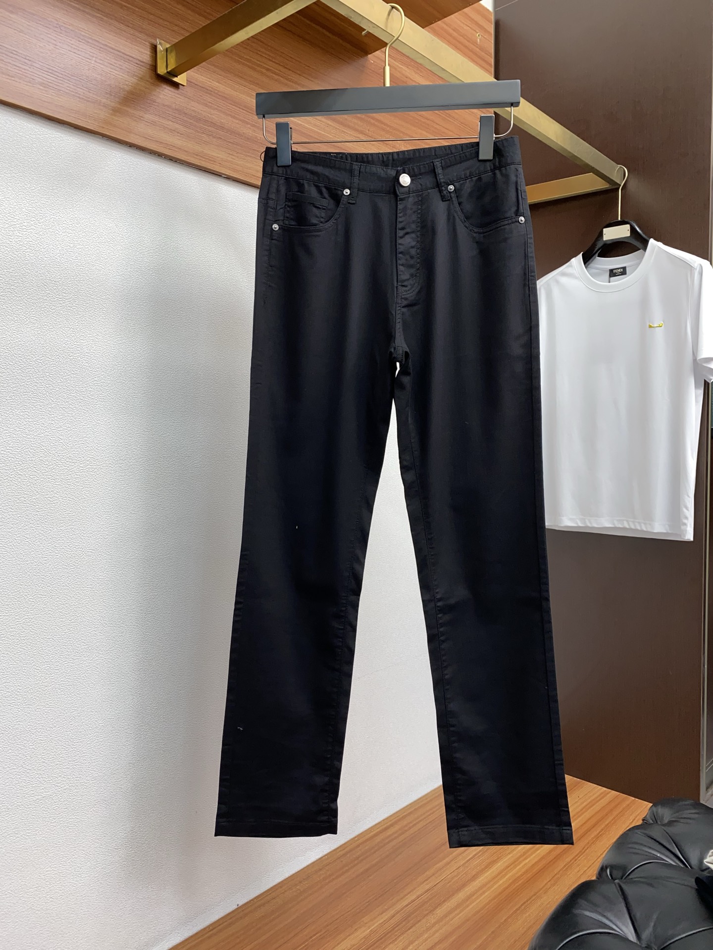 Urban Chic: High-End Spring/Summer Recreational Pocket Fashion with Fine Gold Accents - 图片 2