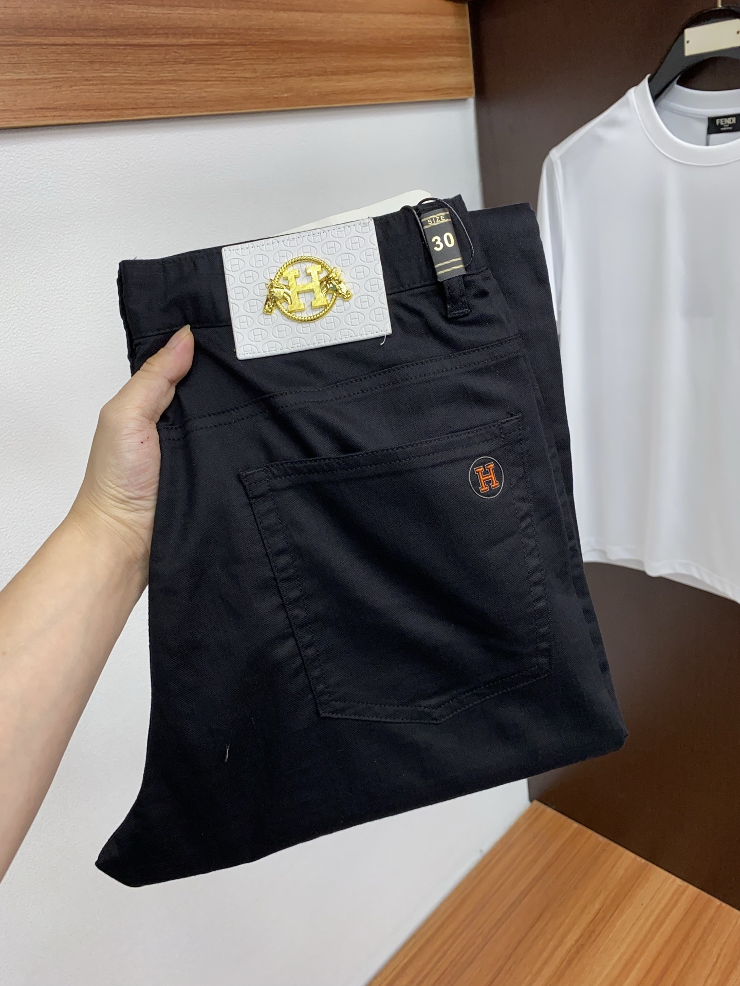 Urban Chic: High-End Spring/Summer Recreational Pocket Fashion with Fine Gold Accents - 图片 1