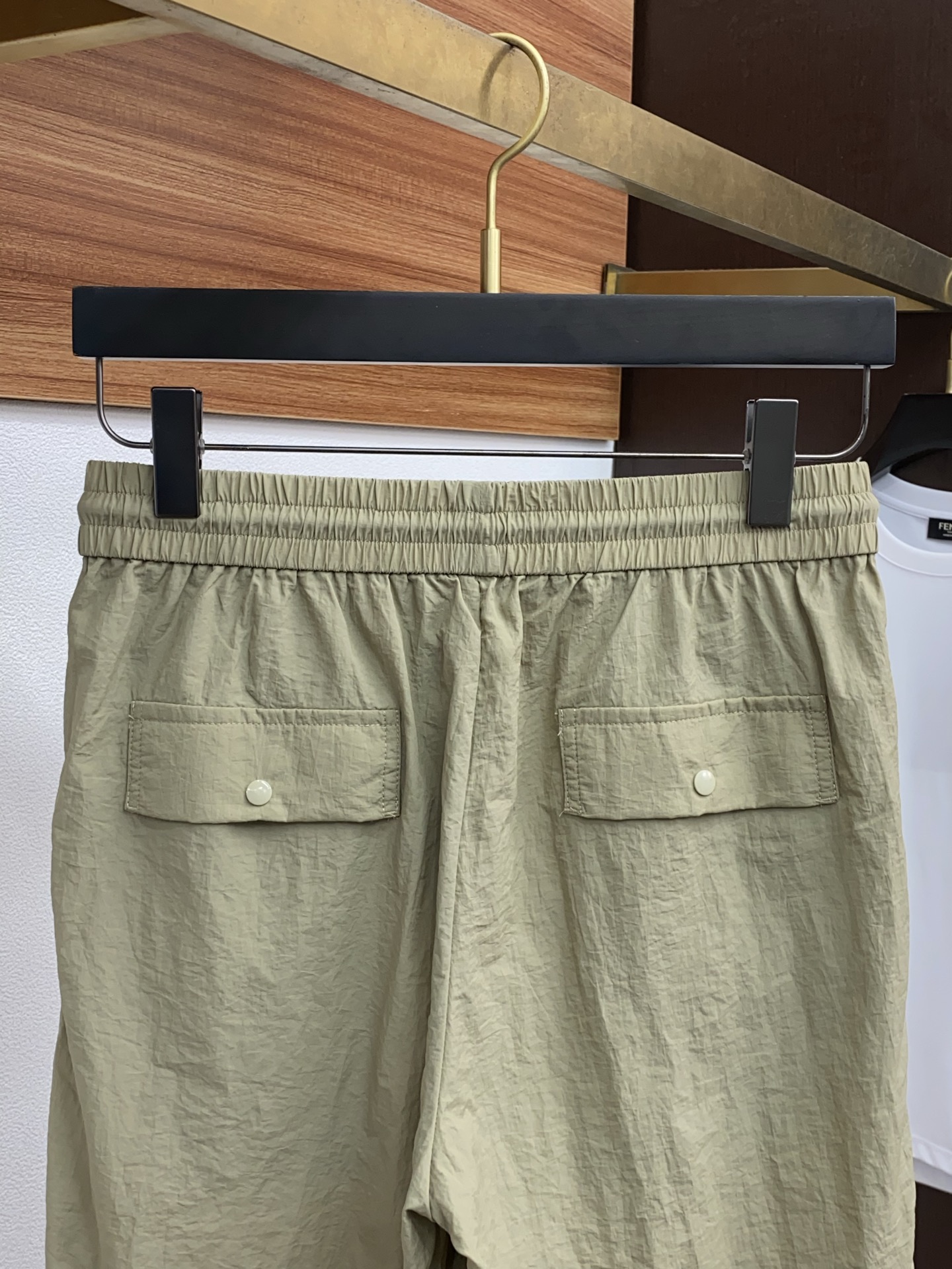 Y-3 2025春夏季新款，最新休闲短裤。原版裤型上身休闲百搭、随性慵懒范，高级定制面料，订制工艺 舒