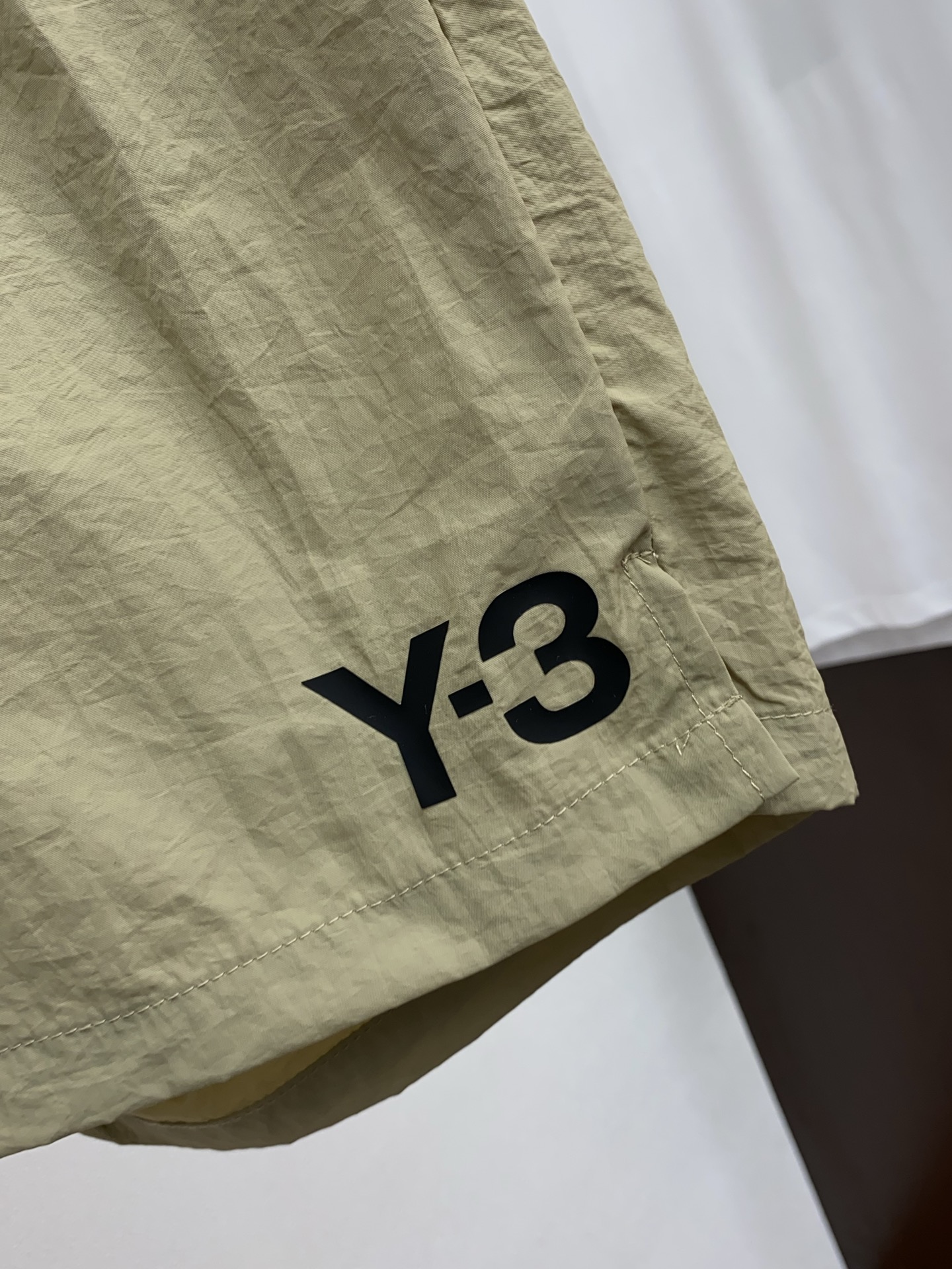  Y-3 2025春夏季新款，最新休闲短裤。原版裤型上身休闲百搭、随性慵懒范，高级定制面料，订制工艺 舒