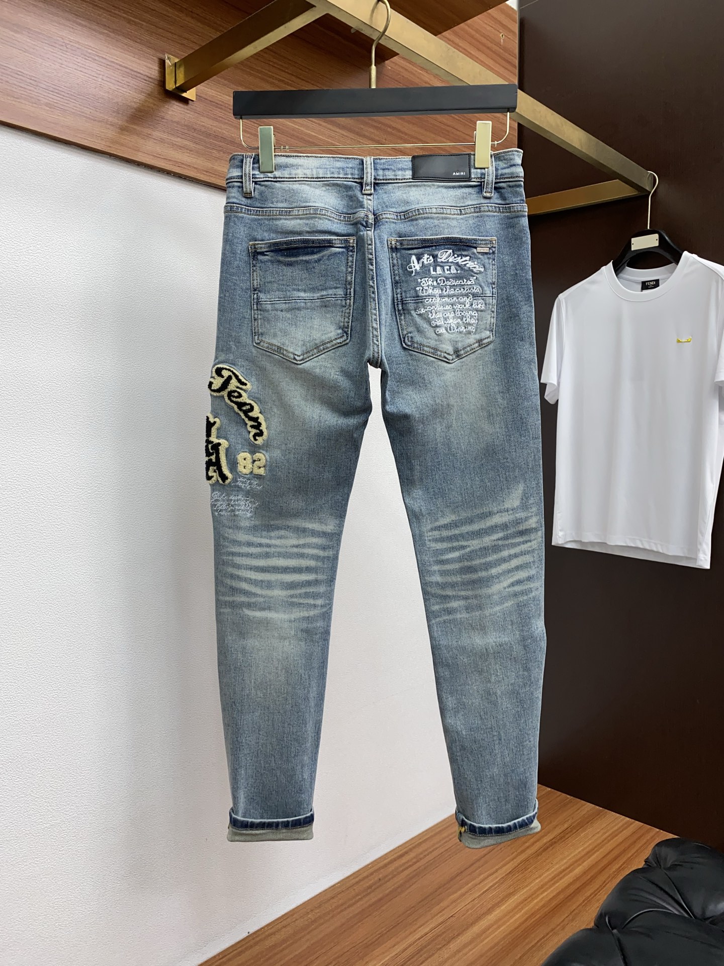 Premium AMIRI Men’s Jeans with Unique Water-Washing Craftsmanship and Durable Materials - 图片 8