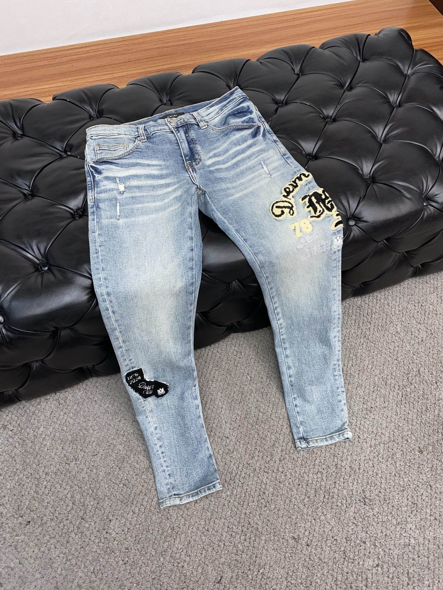 Premium AMIRI Men’s Jeans with Unique Water-Washing Craftsmanship and Durable Materials - 图片 6