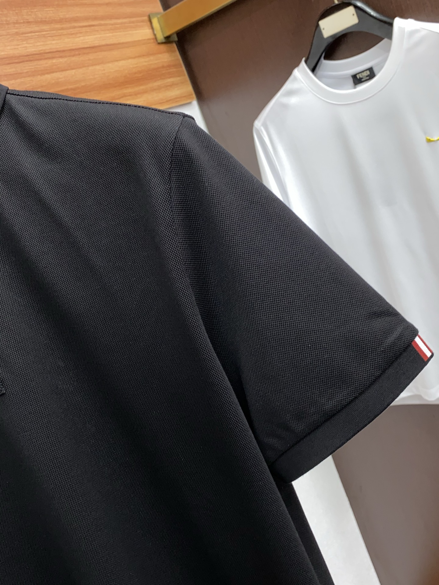 2025 Spring & Summer Crooked Polo: Comfortable, Classic Fashion, High Quality Fabric. - 图片 4