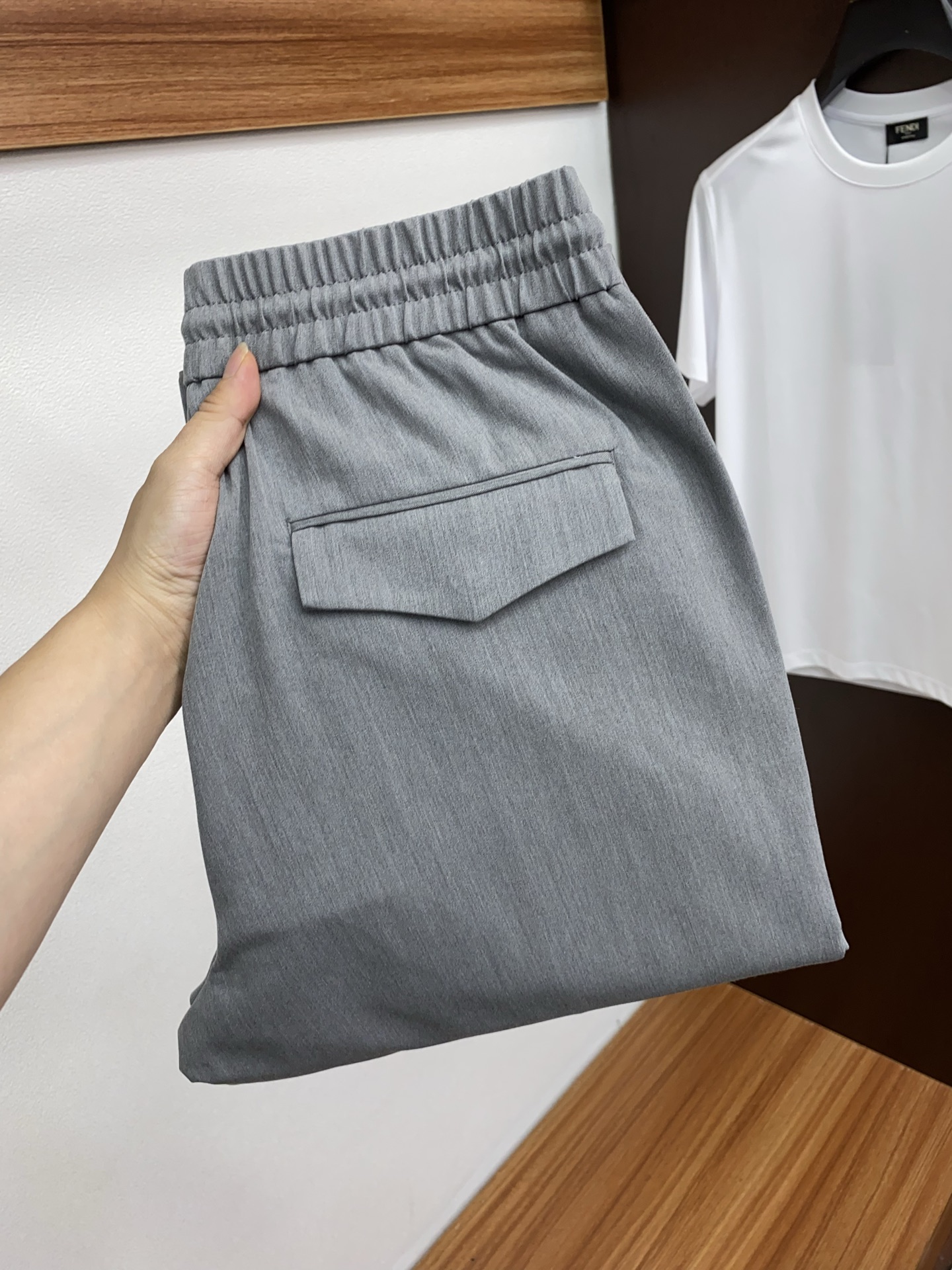 NO:432036,Dior 2025 spring and summer new style, the latest customized original linen and cotton casual pants. The original pants are casual and versatile, casual and lazy, high-end custom fabrics are soft and comfortable, breathable, and full of cotton. Customized craftsmanship, three-dimensional tailoring, stylish and comfortable upper body, and full of comfort. High-end and atmospheric, the first choice for business and leisure. s-2xl,,dior,alexander wang19860909迪奥 2025春夏季新款,最新定制原版麻棉休闲裤.原版裤型上身休闲百搭、随性慵懒范,高级定制面料柔软舒适 透气 棉感十足 订制工艺 立体剪裁 上身有型 舒适感爆棚.高端大气,商务休闲首选 s-2xl,,dior,alexander wang,Men's clothing