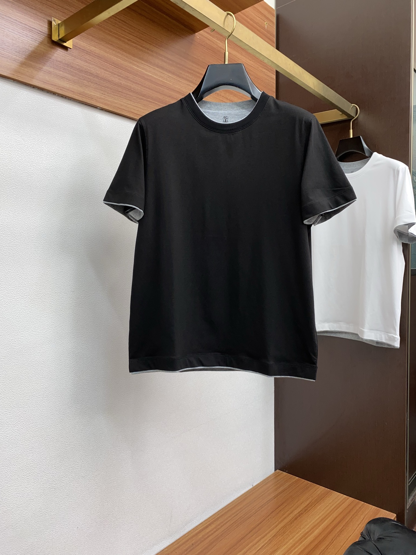 NO:438856,BC summer new product, fashionable classic round neck short sleeves, fashionable single product design, more fashionable and comfortable, pure cotton fabric, high-standard customization, very stylish upper body, customer-supplied auxiliary materials, customer-supplied imported high-end fabric with very delicate texture, exquisite details and exquisite craftsmanship, extremely shaping item, can be matched with any fashion, super good style, a must-have item for trendy men Size S-2xL,, T-shirt, alexander wang19860909BC 夏季新品 时尚经典圆领短袖 时尚单品设计,更加时尚舒适,纯棉面料 高标准定制,上身非常有型,客供辅料,客供进口高档面料质感非常细腻,细节工艺精湛考究,塑造性极高的一款单品,任何时装都可以搭配,版型超级好 潮男必备单品 尺码S-2xL,,T-shirt,alexander wang,Men's clothing