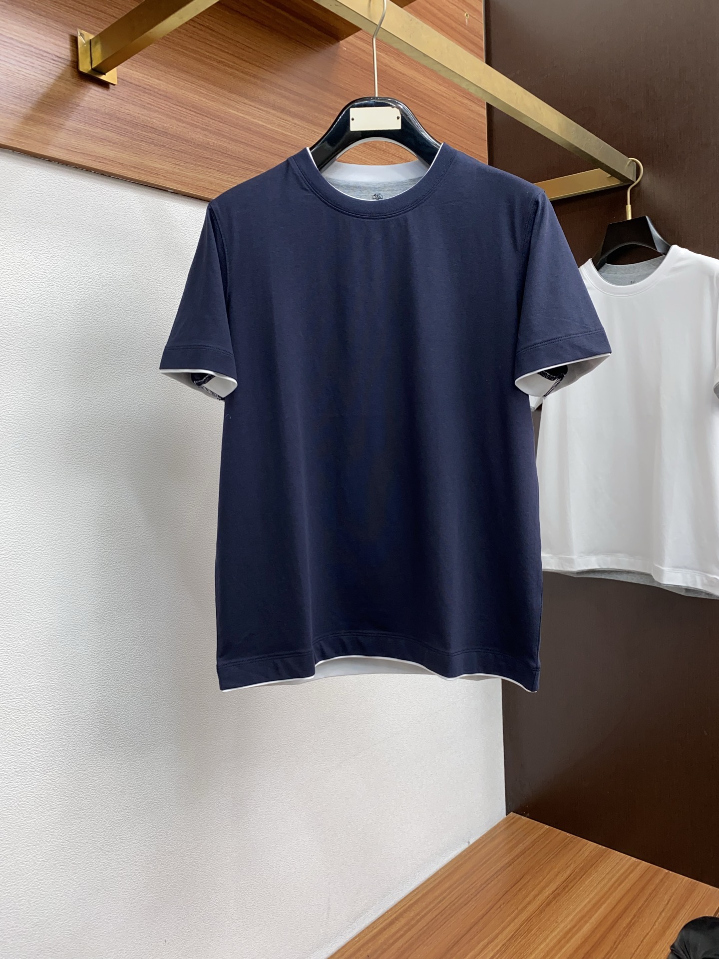 NO:438853,BC summer new product, fashionable classic round neck short sleeves, fashion design, more fashionable and comfortable, pure cotton fabric, high-standard customization, very stylish upper body, customer-supplied auxiliary materials, customer-supplied imported high-end fabric with very delicate texture, exquisite details and exquisite craftsmanship, extremely shaping item, can be matched with any fashion, super good style, a must-have item for trendy men Size S-2xL,, T-shirt, alexander wang19860909BC 夏季新品 时尚经典圆领短袖 时尚品设计,更加时尚舒适,纯棉面料 高标准定制,上身非常有型,客供辅料,客供进口高档面料质感非常细腻,细节工艺精湛考究,塑造性极高的一款单品,任何时装都可以搭配,版型超级好 潮男必备单品 尺码S-2xL,,T-shirt,alexander wang,Men's clothing