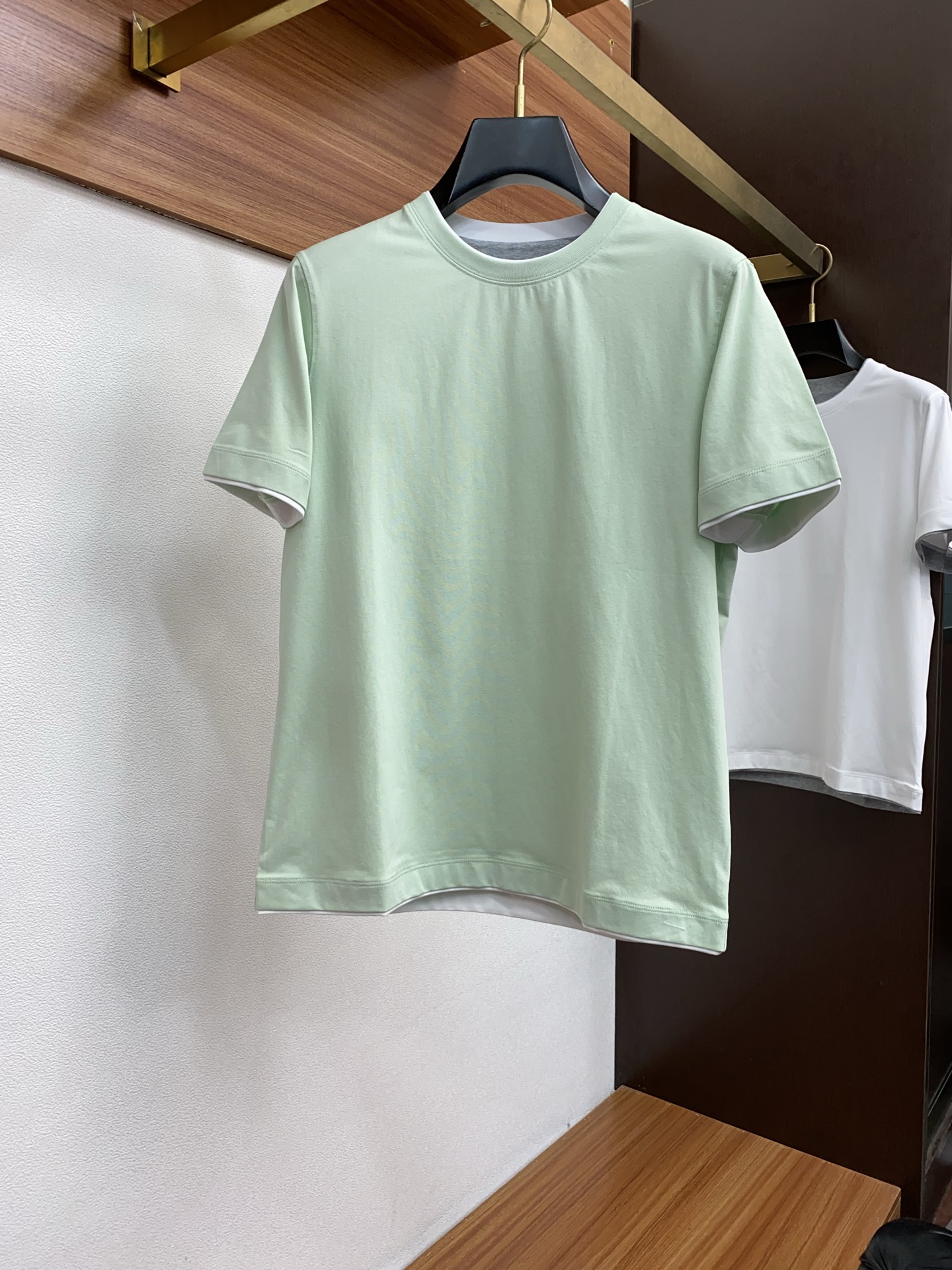 NO:438846,BC summer new product, fashionable classic round neck short sleeves, fashionable single product design, more fashionable and comfortable, pure cotton fabric, high-standard customization, very stylish upper body, customer-supplied auxiliary materials, customer-supplied imported high-end fabric with very delicate texture, exquisite details and exquisite craftsmanship, extremely shaping item, can be matched with any fashion, super good style, a must-have item for trendy men Size S-2xL,, T-shirt, alexander wang19860909BC 夏季新品 时尚经典圆领短袖 时尚单品设计,更加时尚舒适,纯棉面料 高标准定制,上身非常有型,客供辅料,客供进口高档面料质感非常细腻,细节工艺精湛考究,塑造性极高的一款单品,任何时装都可以搭配,版型超级好 潮男必备单品 尺码S-2xL,,T-shirt,alexander wang,Men's clothing