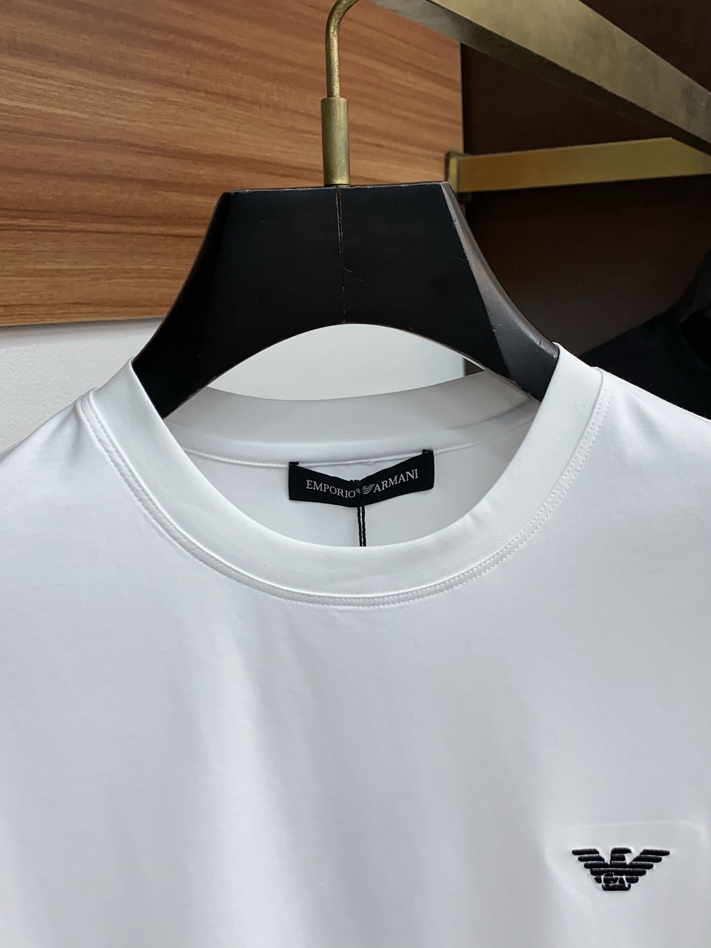  阿玛尼 2025春夏新款首发专柜最新款圆领短袖 高端订制 设计前卫时尚！品牌logo重工艺设计 高端定