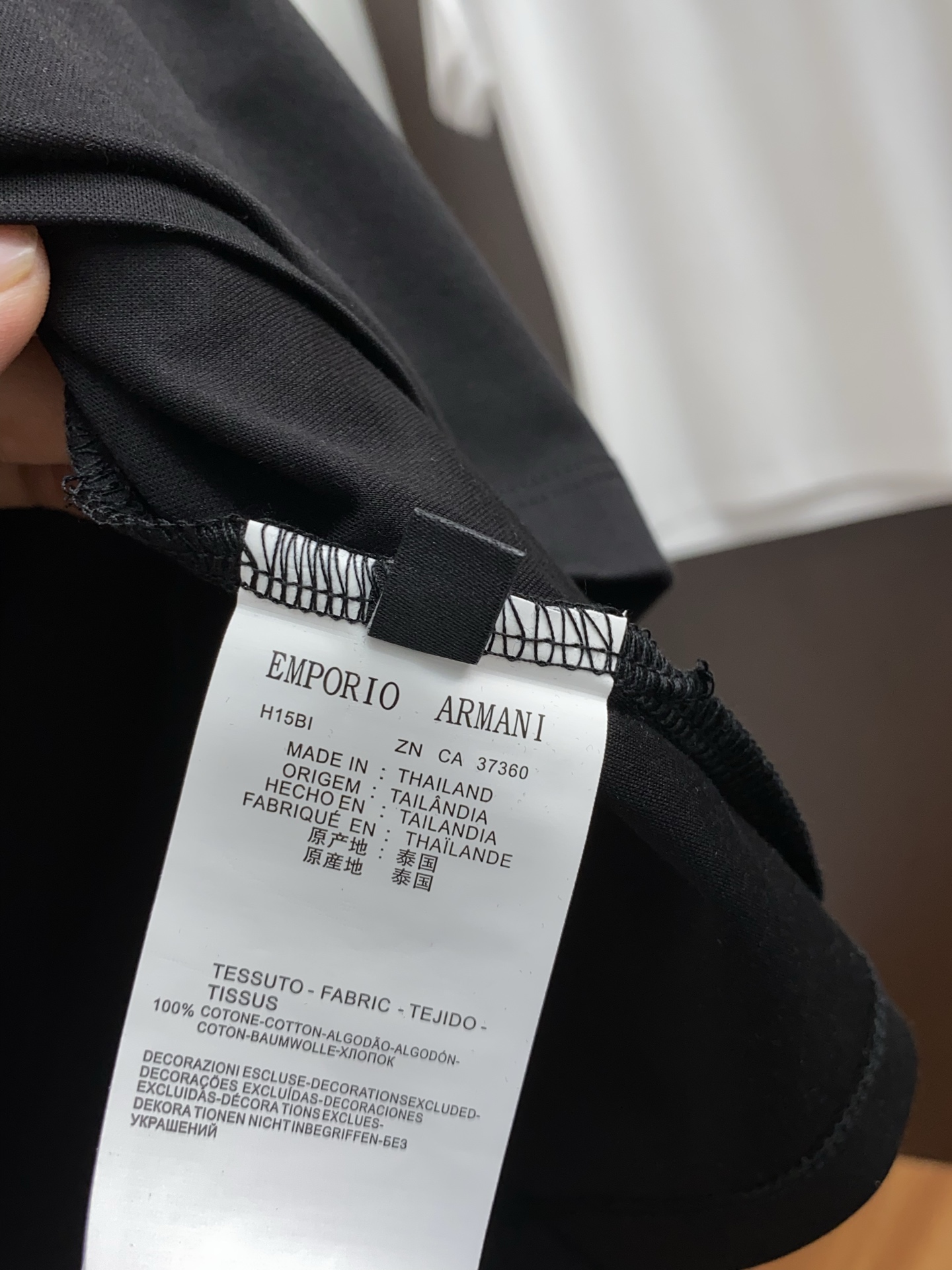  阿玛尼 2025春夏新款首发专柜最新款圆领短袖 高端订制 设计前卫时尚！品牌logo重工艺设计 高端定