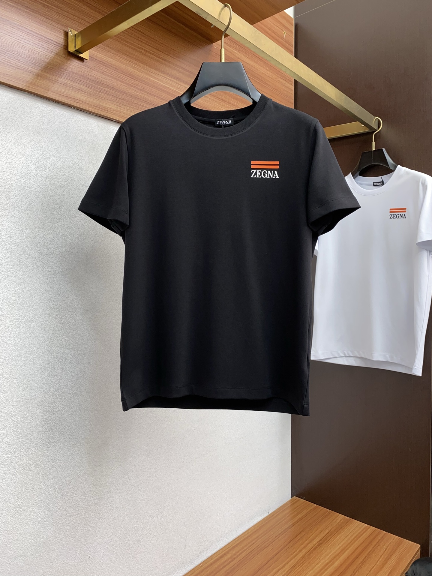 NO:432081,Zenia 2025 spring and summer show top imported mercerized cotton fabric short sleeves slim fit style The counter model is fashionable and luxurious, the quality is unquestionable, the upper body effect is excellent, the same style on the luxury official website, the number of codes M-3xL,,zegna,T-shirt,alexander wang19860909杰尼亚 2025春夏秀款顶级进口丝光棉面料短袖 修身版型 专柜款时尚不失奢华 品质毋庸置疑 上身效果超赞,奢华官网同款 码数 M-3xL,,zegna,T-shirt,alexander wang,Men's clothing