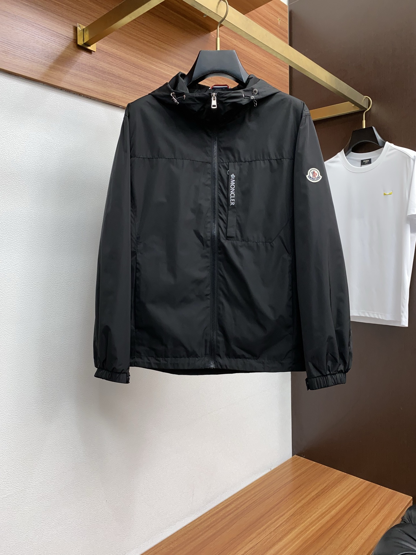 NO:442746,The new style is on the shelves. The original Romanian factory order is built on the traditional popular classic jacket style. It is made of exclusive imported parachute nylon fabric for customer supply. The brand’s main jacket is windproof and waterproof. It needs no need to mention the surface of the fabric. The surface of the fabric is very smooth and quiet, with obvious texture. The upper body is breathable, light and comfortable!  The details show the design characteristics and exquisite craftsmanship, and the overall details are wonderful!  The overall style is simple and elegant, with no unnecessary design, suitable for all kinds of people’s needs!  Code number M-XXXL, Moncler, jackets & coats, jackets & coats, alexander wang19860909蒙口 新款上架 罗马尼亚原厂订单,秉承着一贯的爆款经典夹克版型打造,采用客供独家进口降落伞尼龙面料打造而成,品牌主打外套,防风防水的性能无需多言,面料表面非常的光滑洁静,质感显而易见,上身透气轻薄十分舒适！细节处彰显设计特色与精湛工艺,整体细节美妙绝伦！整体款式简洁大方,无多余的设计,适合各种人群需求！ 码数M-XXXL,,Moncler,jackets & coats,jackets & coats,alexander wang,Men's clothing