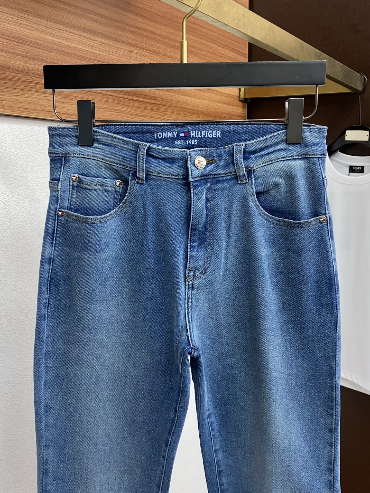 P503 TM 25 Fall/Winter Collection: Unique Water-Washed Surfaces, Handcrafted Details, Durable Materials. - 图片 3