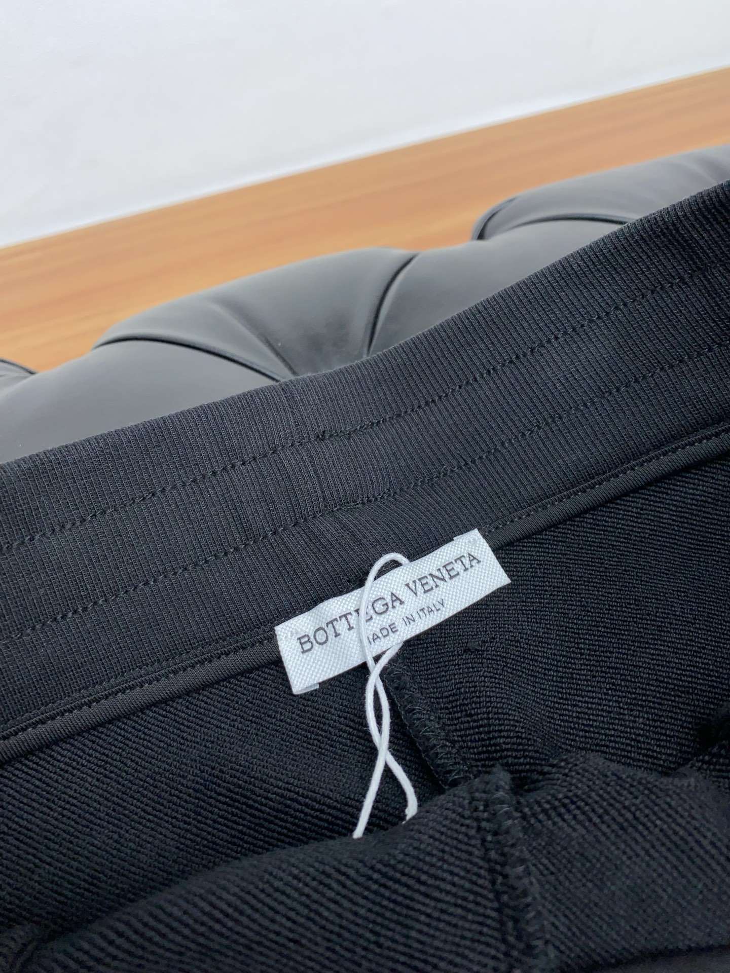 Stylish and Luxurious BV 25s Fashion Shorts: Age-Reducing and Unisex Appeal - 图片 6
