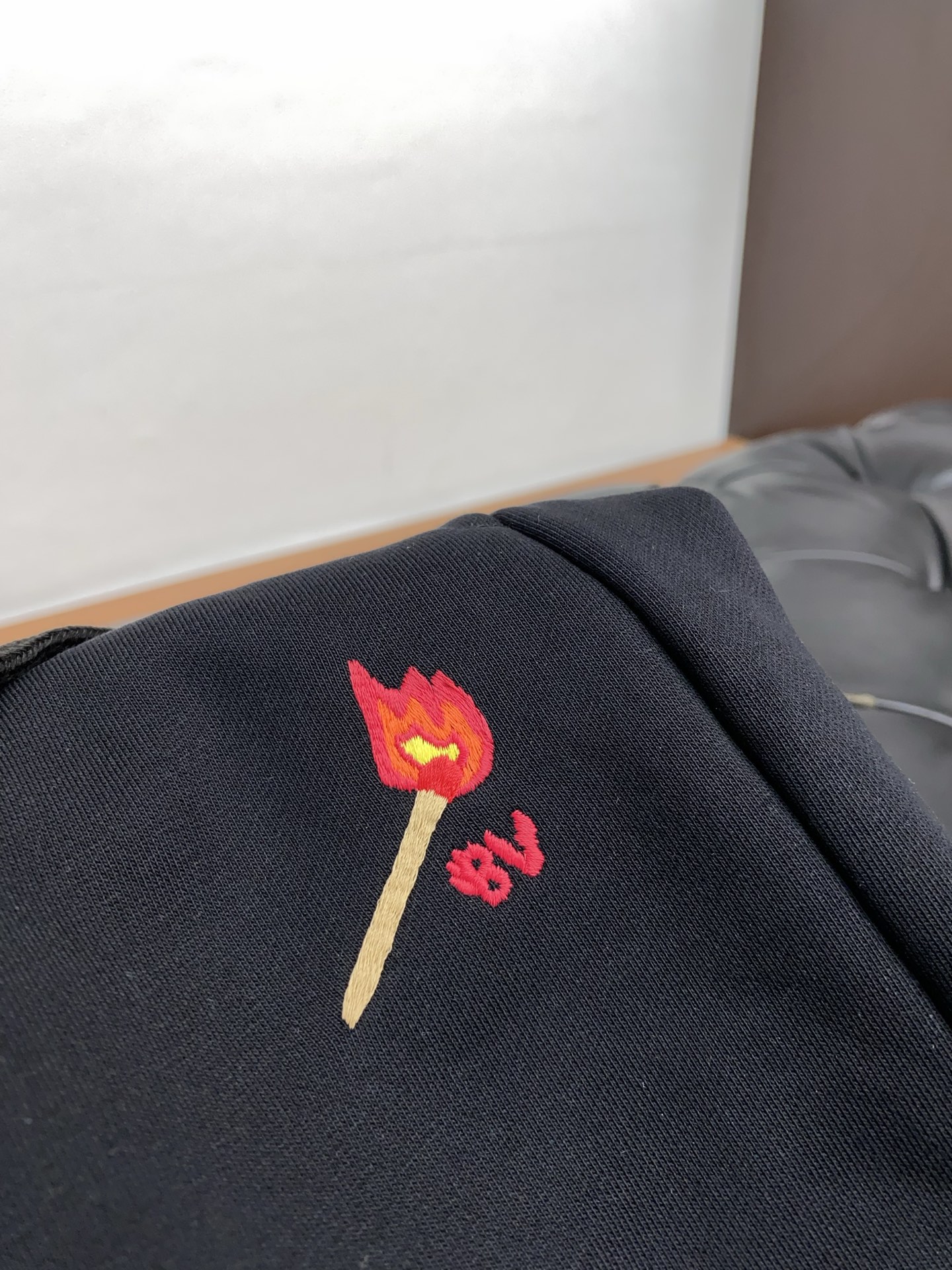Stylish and Luxurious BV 25s Fashion Shorts: Age-Reducing and Unisex Appeal - 图片 5