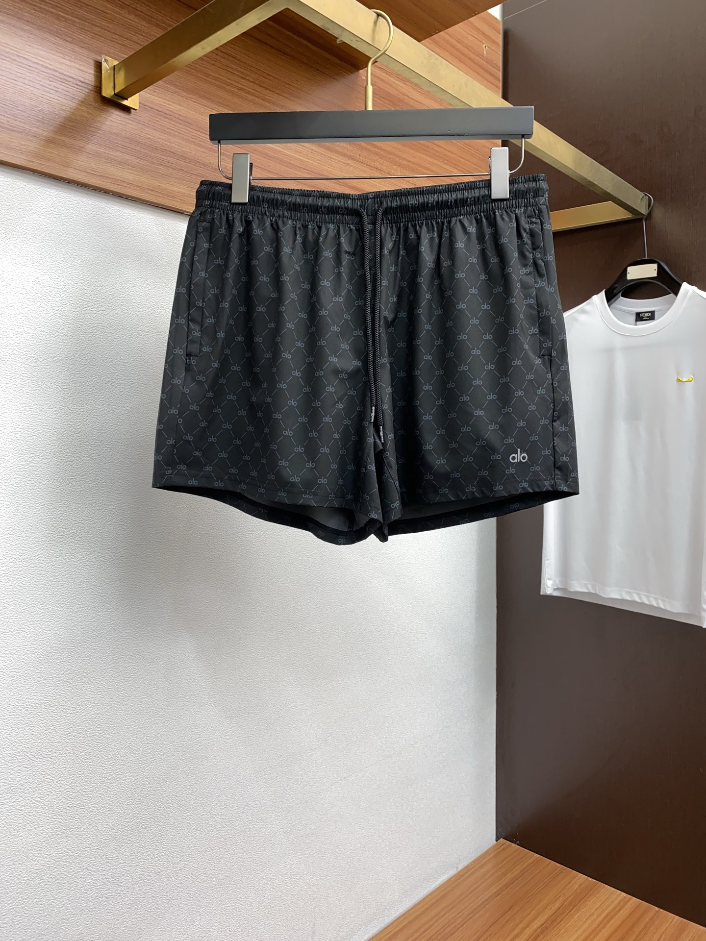 P486 Ola 25s Fashion Shorts: Recommended Luxurious Style with Flowing Line Sense