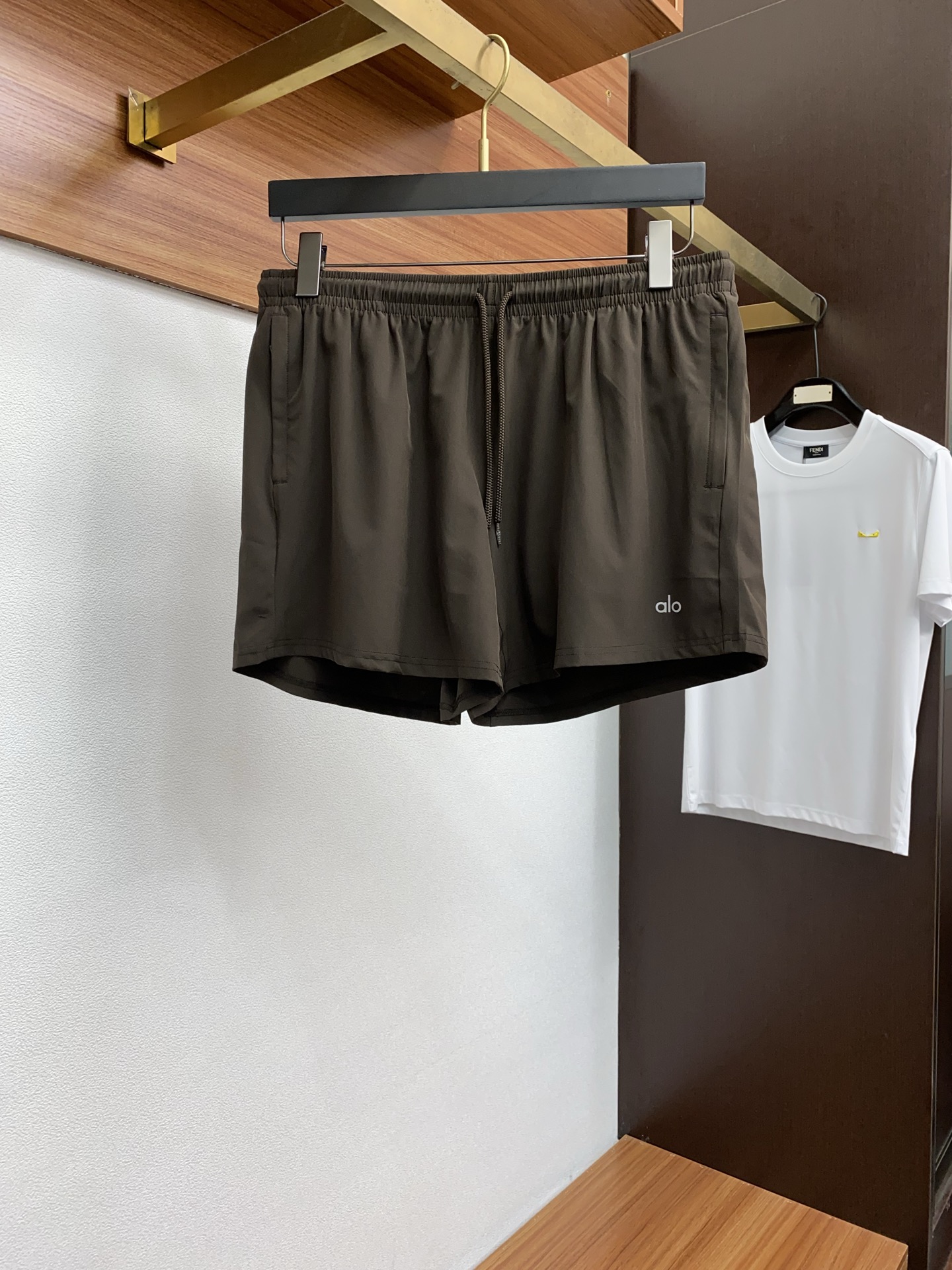 Stylish and Luxurious Ola 25s Fashion Shorts: A Must-Have for Fashion Lovers! - 图片 1