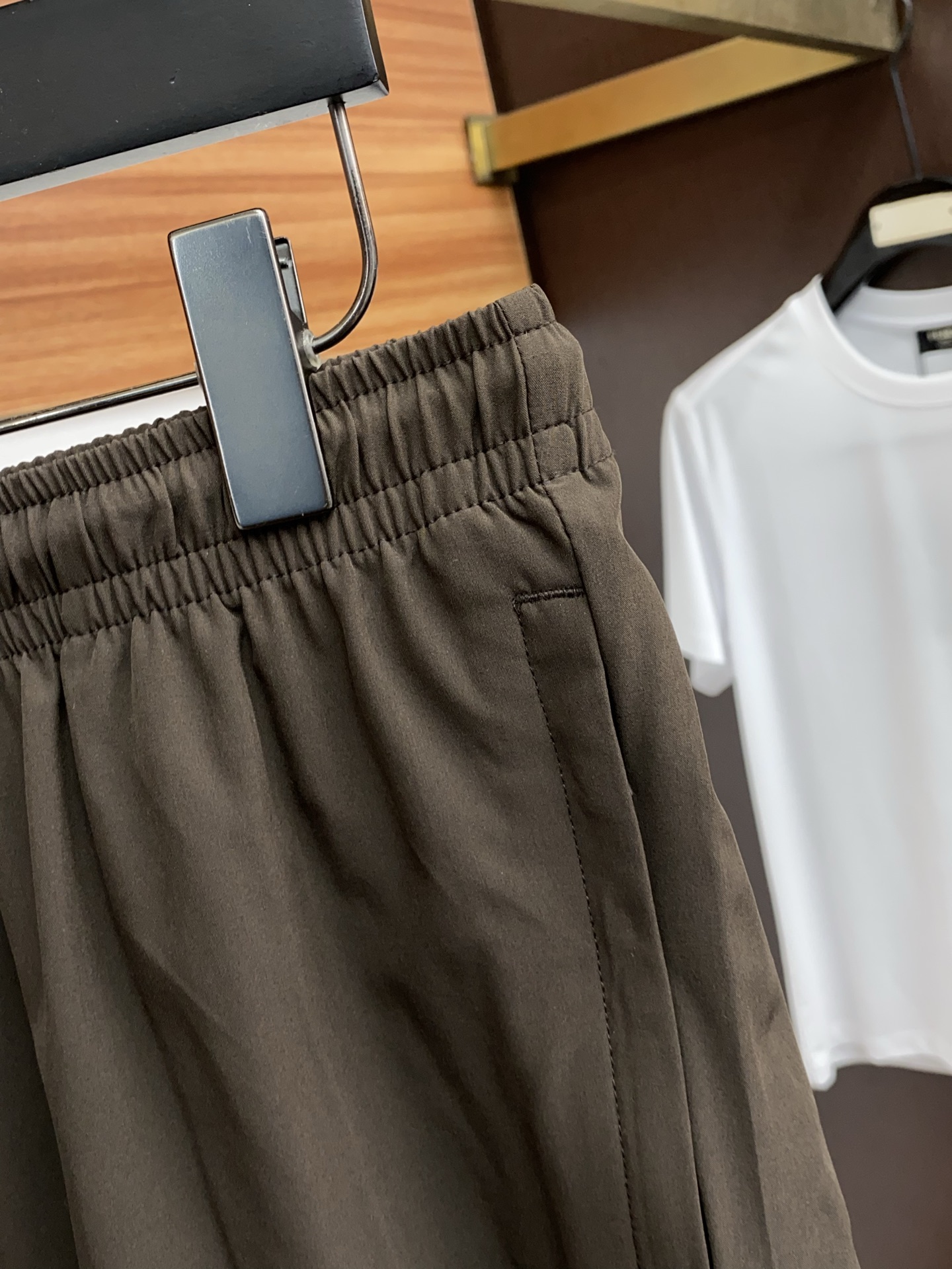 Stylish and Luxurious Ola 25s Fashion Shorts: A Must-Have for Fashion Lovers! - 图片 3