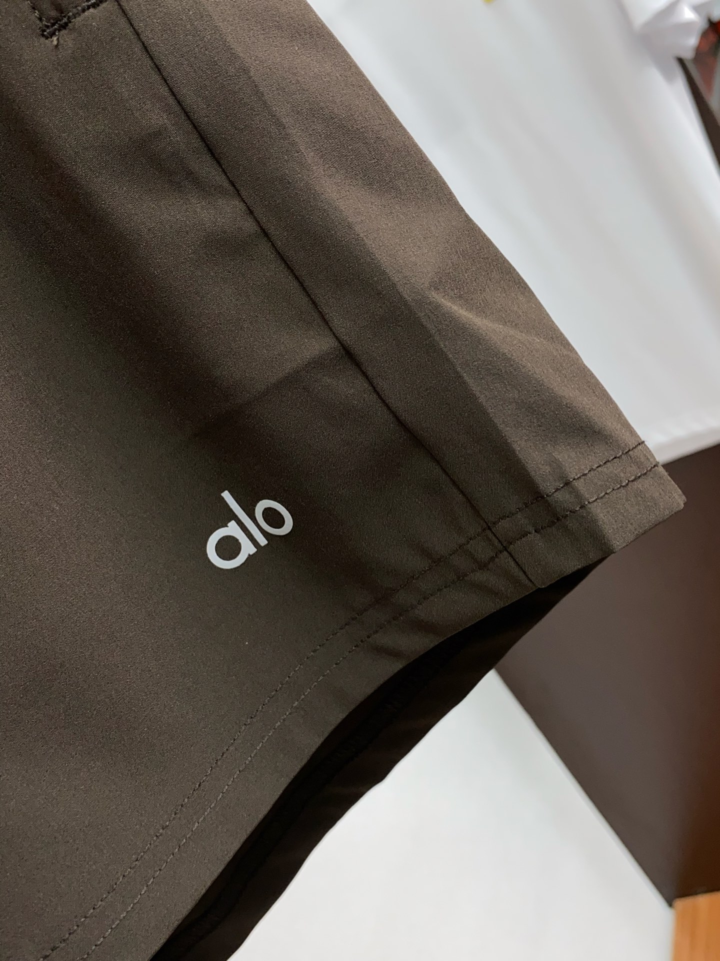Stylish and Luxurious Ola 25s Fashion Shorts: A Must-Have for Fashion Lovers! - 图片 4