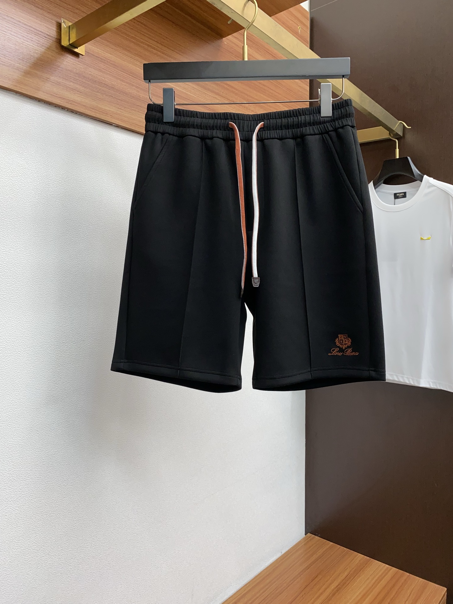 New Fashion Shorts: Super-Flowing, Luxurious, and Gender-Neutral Style - 图片 1