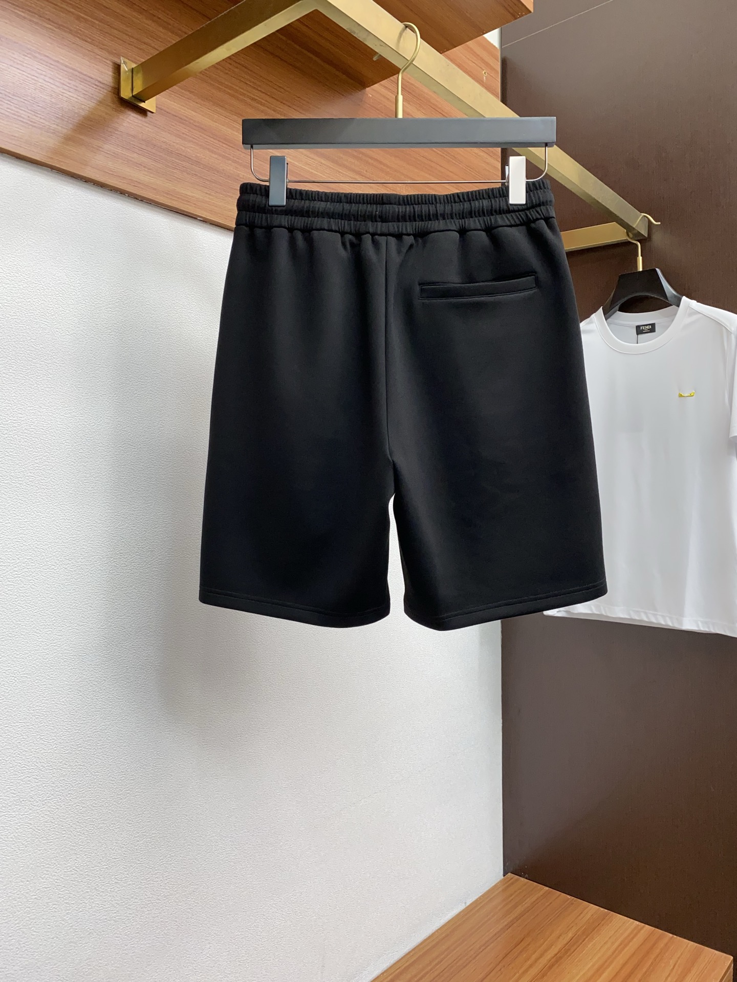 New Fashion Shorts: Super-Flowing, Luxurious, and Gender-Neutral Style - 图片 8