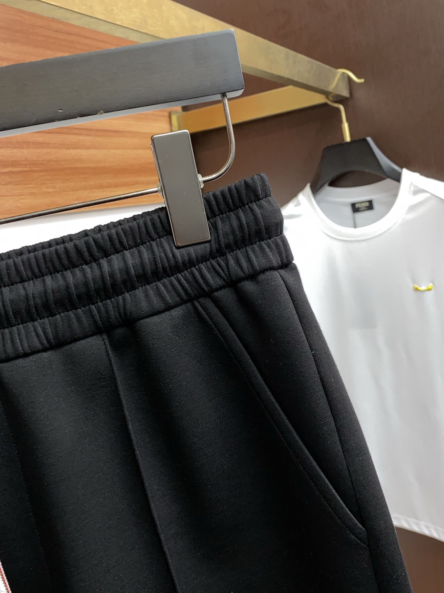 New Fashion Shorts: Super-Flowing, Luxurious, and Gender-Neutral Style - 图片 3