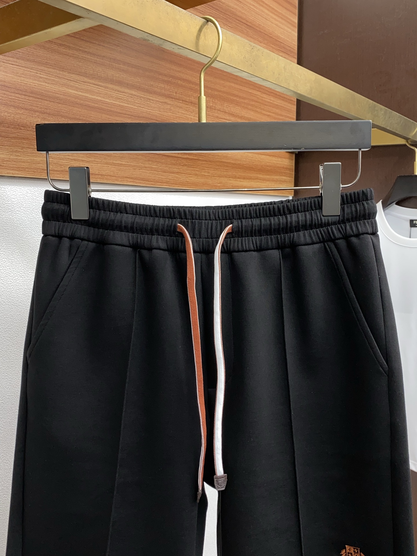 New Fashion Shorts: Super-Flowing, Luxurious, and Gender-Neutral Style - 图片 2