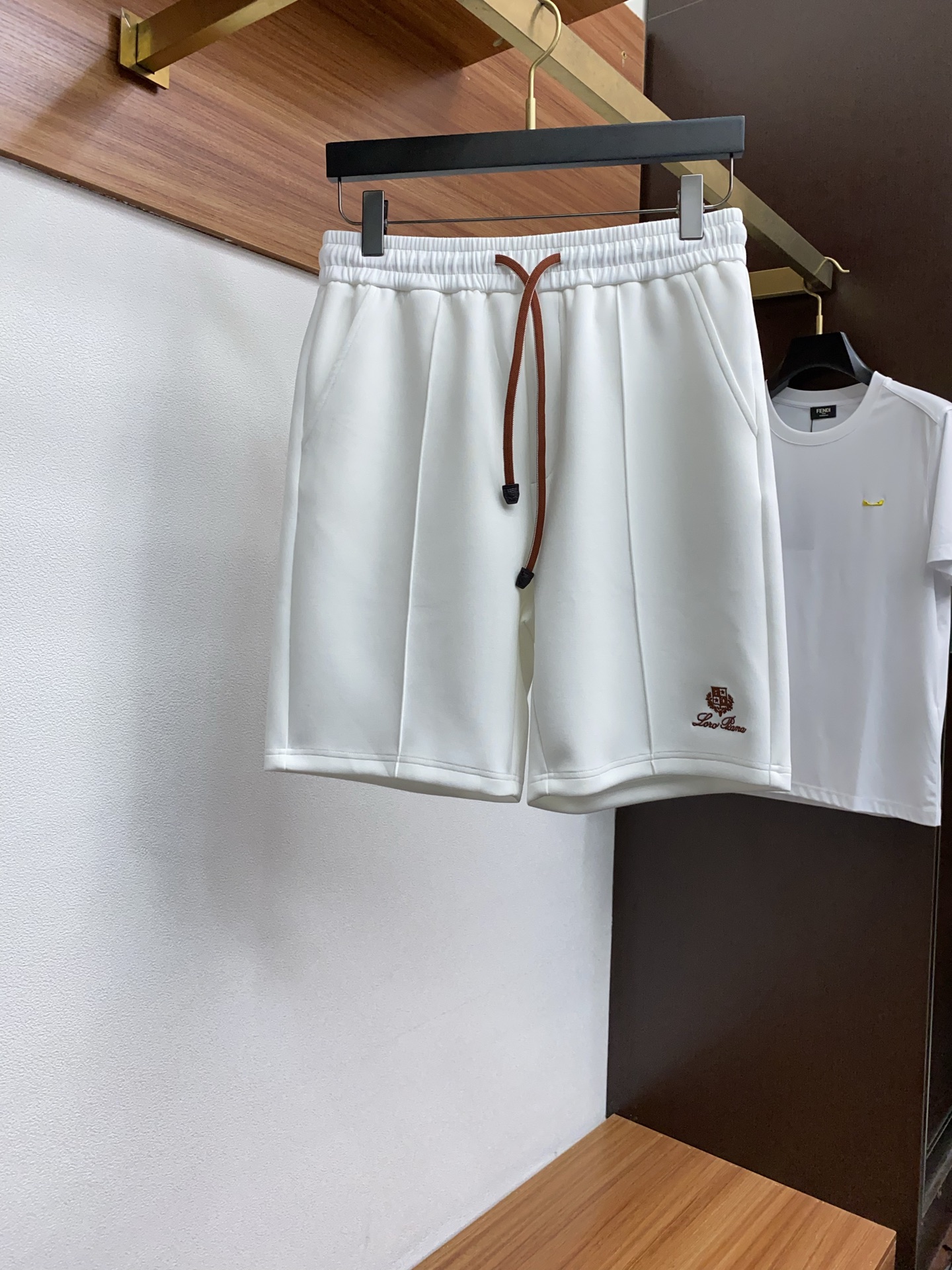 New Fashion Shorts: Super-Flowing, Luxurious, and Gender-Neutral Style - 图片 1