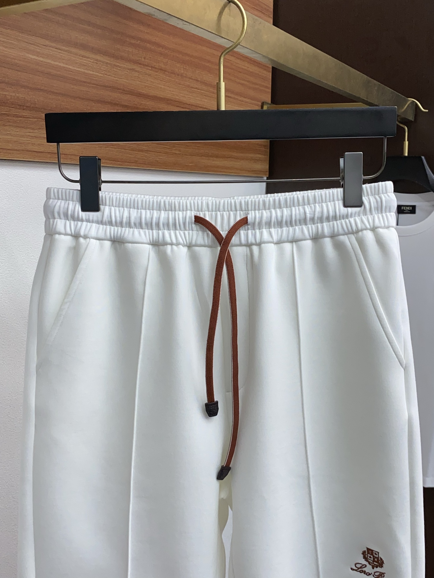 New Fashion Shorts: Super-Flowing, Luxurious, and Gender-Neutral Style - 图片 2