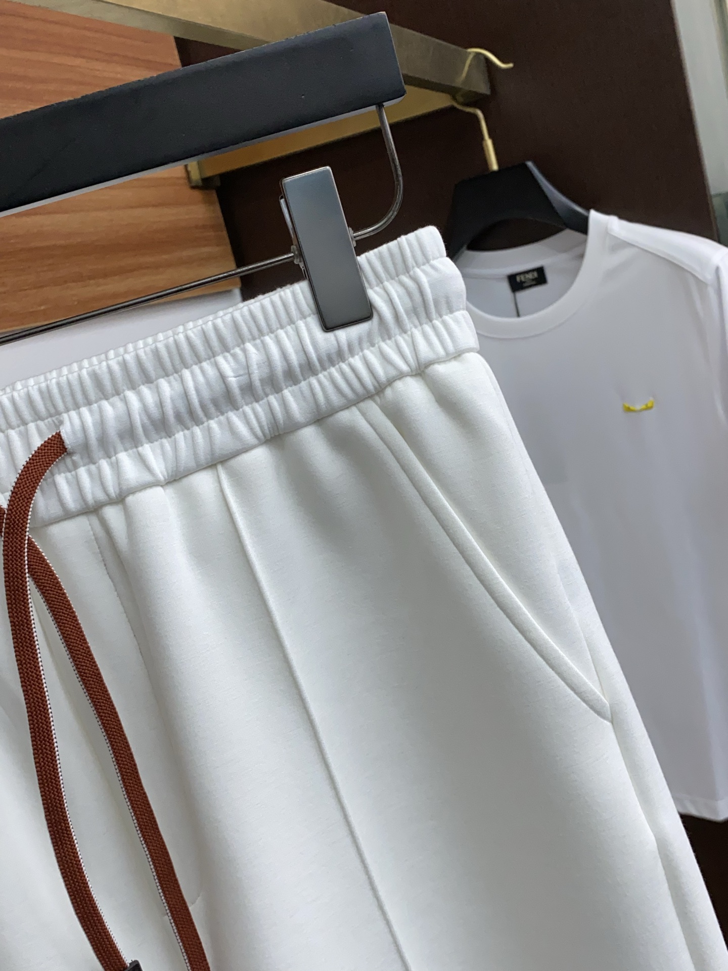 New Fashion Shorts: Super-Flowing, Luxurious, and Gender-Neutral Style - 图片 3