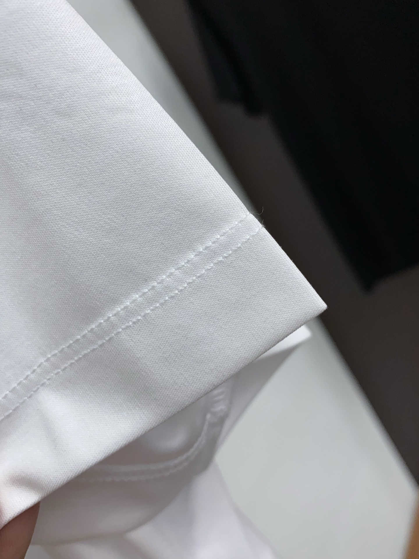 巴宝莉 2025春夏新款首发专柜最新款圆领短袖 高端订制 设计前卫时尚！品牌logo重工艺设计 高端定制