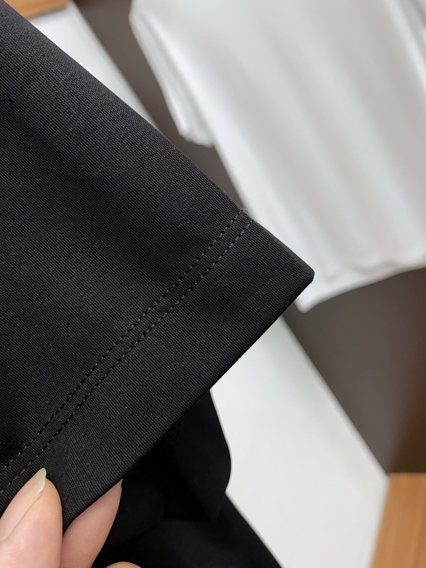 巴宝莉 2025春夏新款首发专柜最新款圆领短袖 高端订制 设计前卫时尚！品牌logo重工艺设计 高端定制