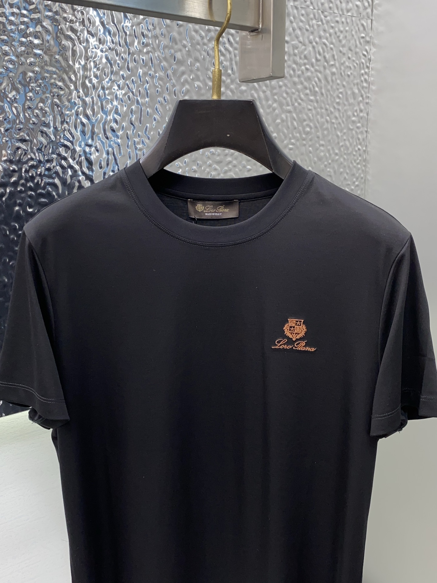 Loro Piana 诺悠翩雅 2026春夏新款首发专柜最新款圆领短袖 高端订制 设计前卫时尚！品牌lo