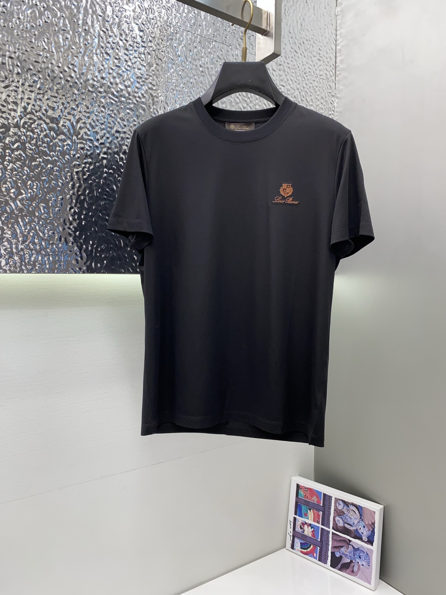 Loro Piana 诺悠翩雅 2026春夏新款首发专柜最新款圆领短袖 高端订制 设计前卫时尚！品牌lo