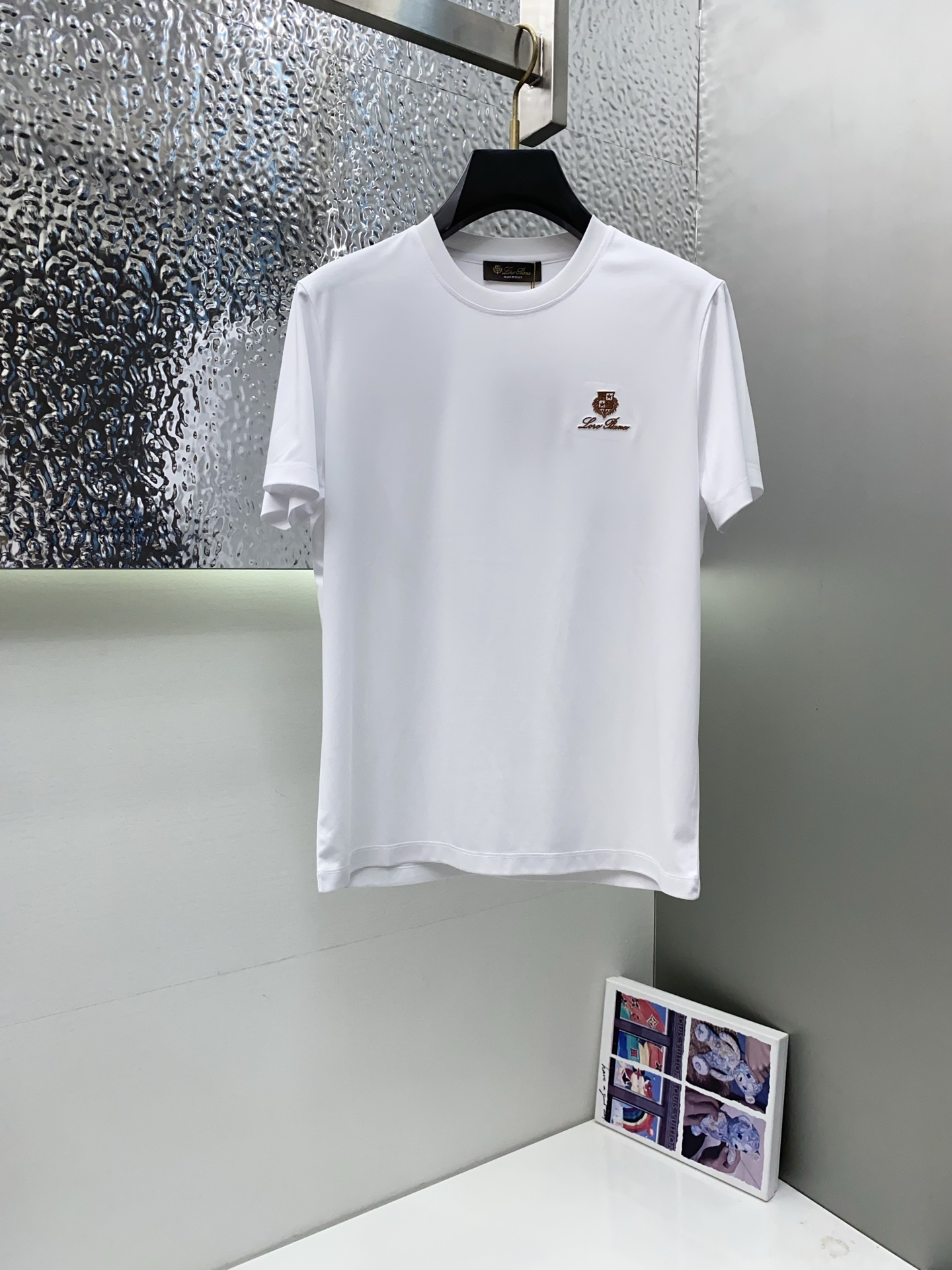 Loro Piana 诺悠翩雅 2026春夏新款首发专柜最新款圆领短袖 高端订制 设计前卫时尚！品牌lo