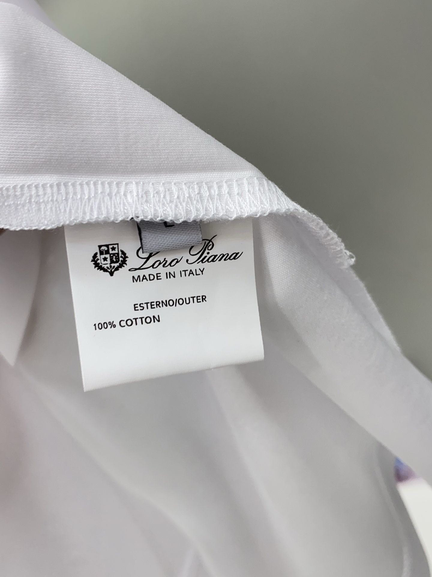 Loro Piana 诺悠翩雅 2026春夏新款首发专柜最新款圆领短袖 高端订制 设计前卫时尚！品牌lo
