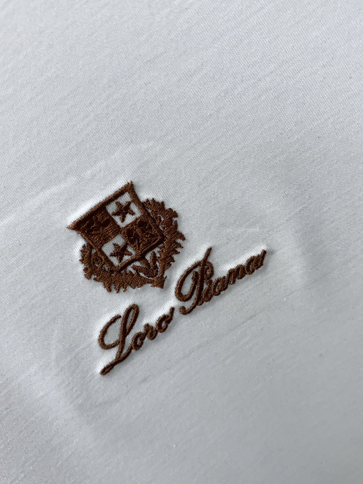 Loro Piana 诺悠翩雅 2026春夏新款首发专柜最新款圆领短袖 高端订制 设计前卫时尚！品牌lo