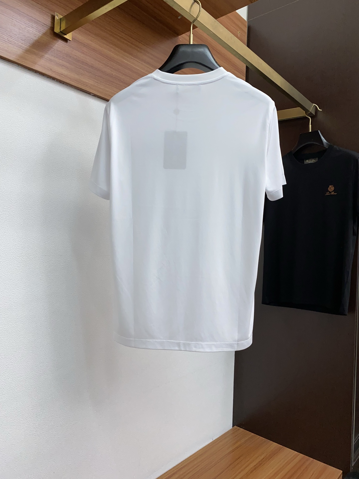 lP🆕 诺悠翩雅 2025春夏新款首发专柜最新款圆领短袖 高端订制 设计前卫时尚！品牌logo重工艺设计