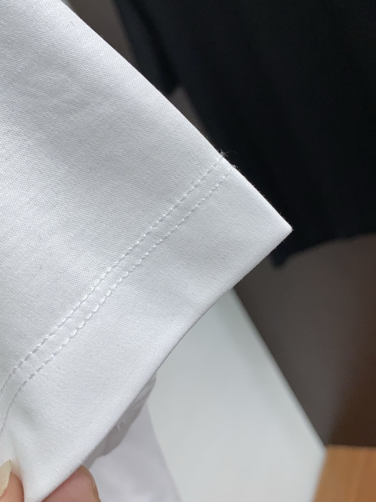 lP🆕 诺悠翩雅 2025春夏新款首发专柜最新款圆领短袖 高端订制 设计前卫时尚！品牌logo重工艺设计