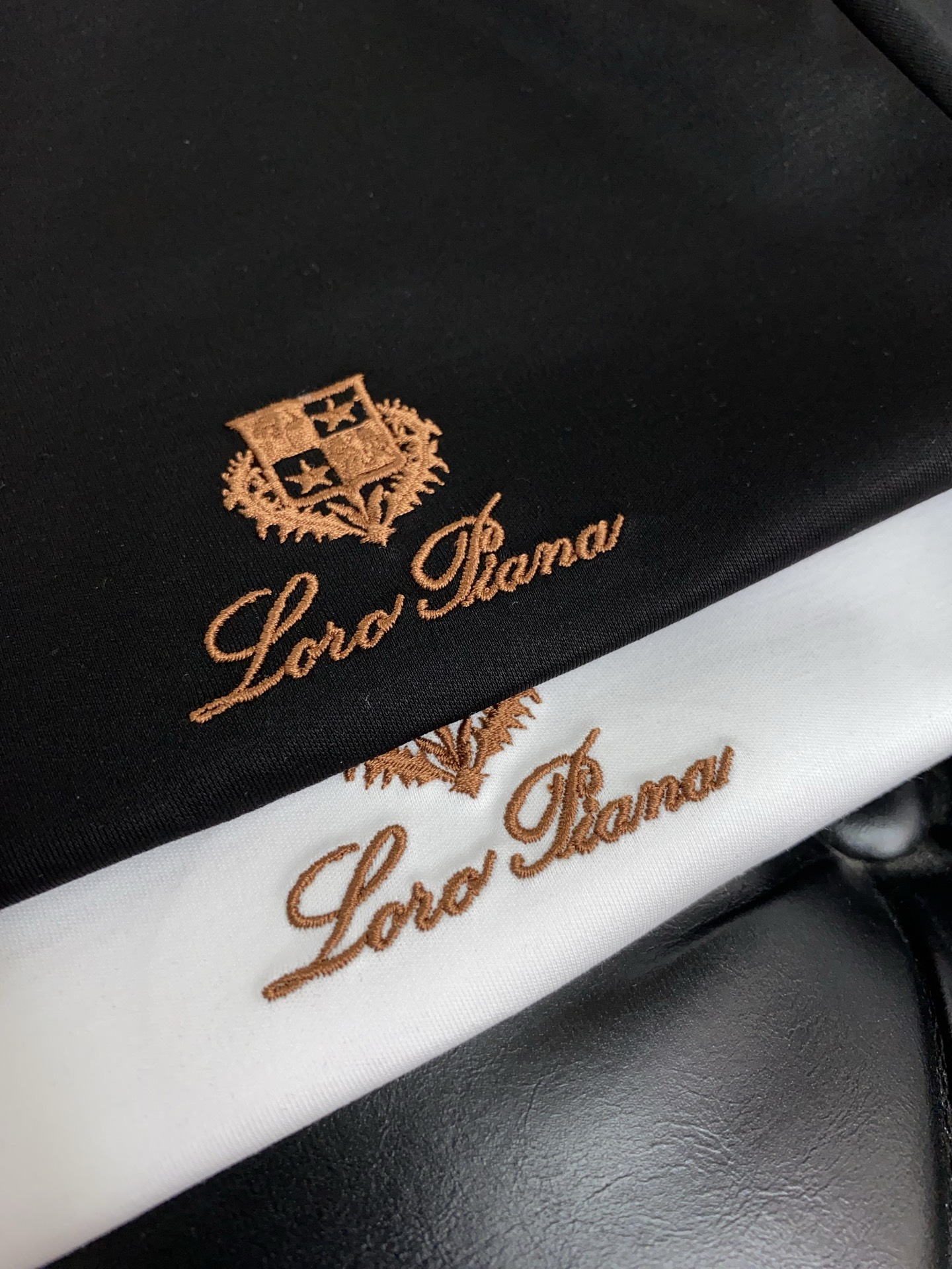 lP🆕 诺悠翩雅 2025春夏新款首发专柜最新款圆领短袖 高端订制 设计前卫时尚！品牌logo重工艺设计