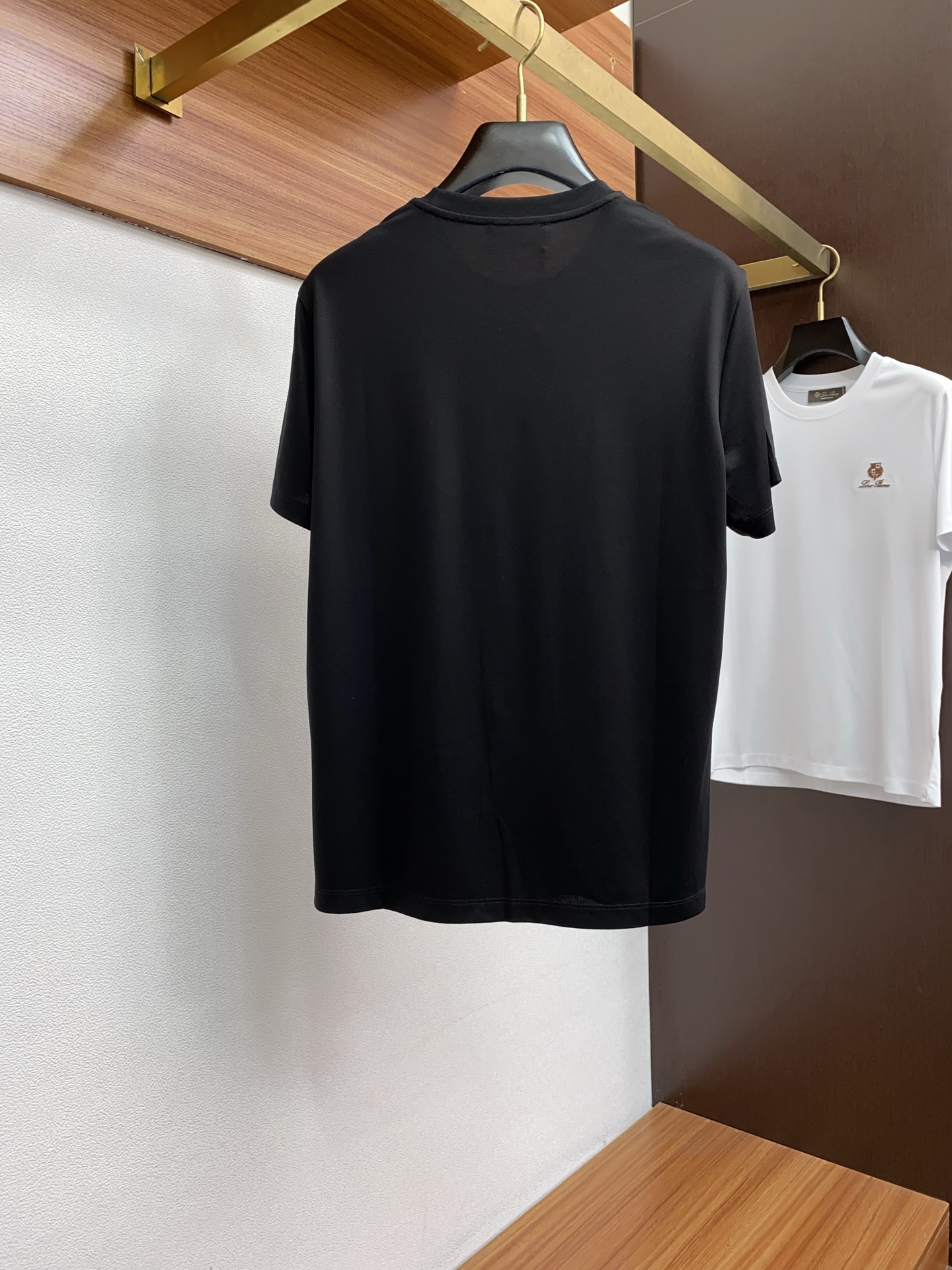 lP🆕 诺悠翩雅 2025春夏新款首发专柜最新款圆领短袖 高端订制 设计前卫时尚！品牌logo重工艺设计