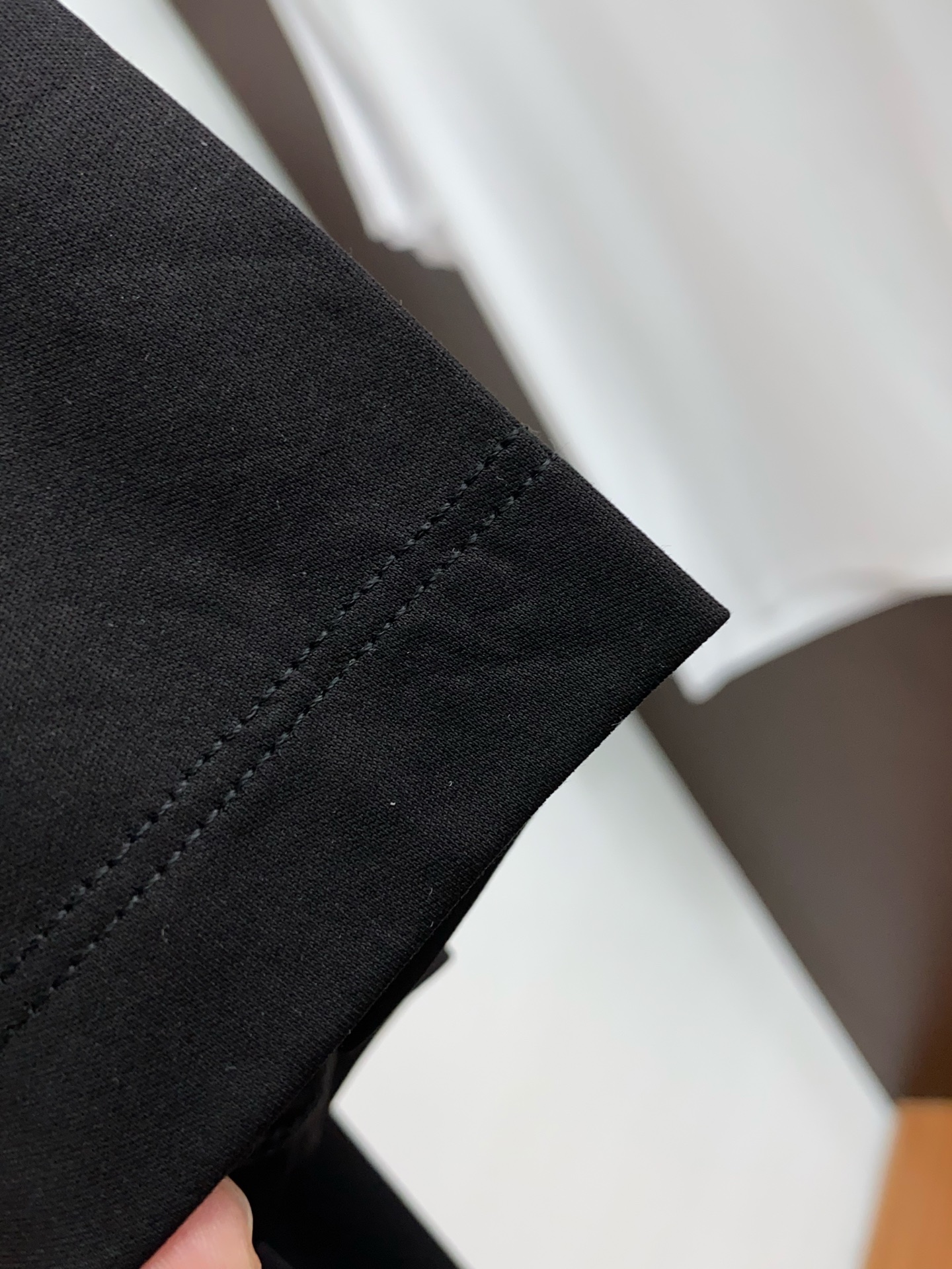 lP🆕 诺悠翩雅 2025春夏新款首发专柜最新款圆领短袖 高端订制 设计前卫时尚！品牌logo重工艺设计