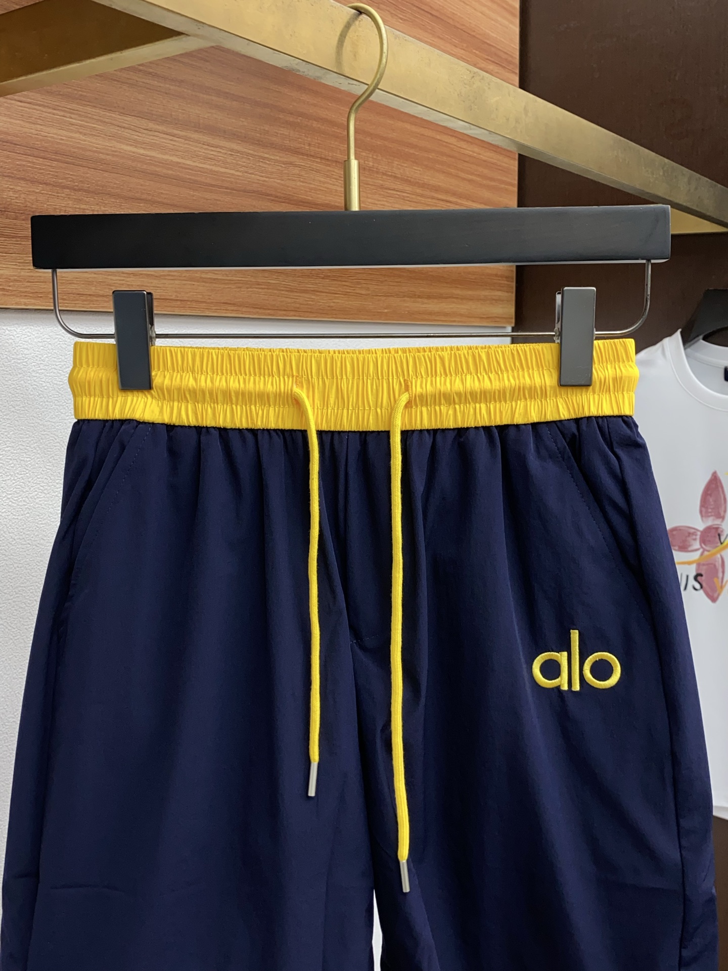 “2025 Summer New Edition Leisure Shorts: All-Powerful, Customized Fabric, High-End Comfort” - 图片 2