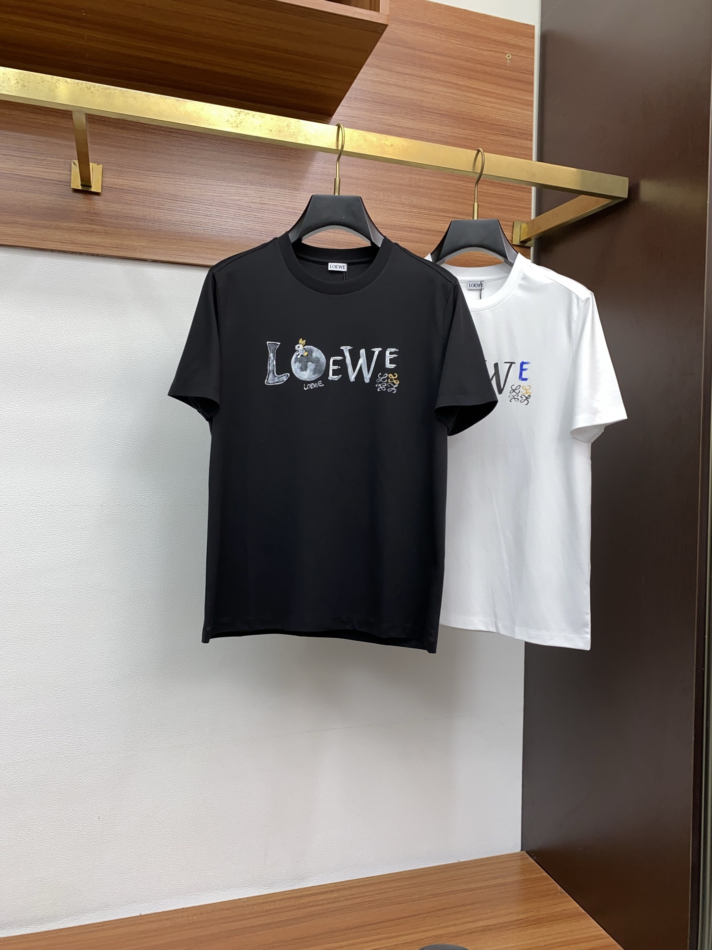  罗意威 2025春夏新款首发专柜最新款圆领短袖 高端订制 设计前卫时尚！品牌logo重工艺设计 高端定