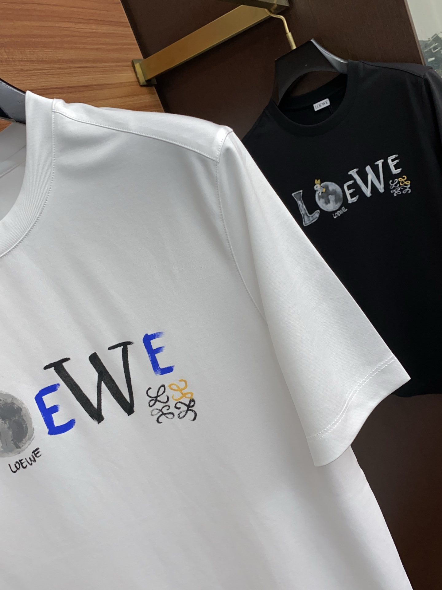  罗意威 2025春夏新款首发专柜最新款圆领短袖 高端订制 设计前卫时尚！品牌logo重工艺设计 高端定